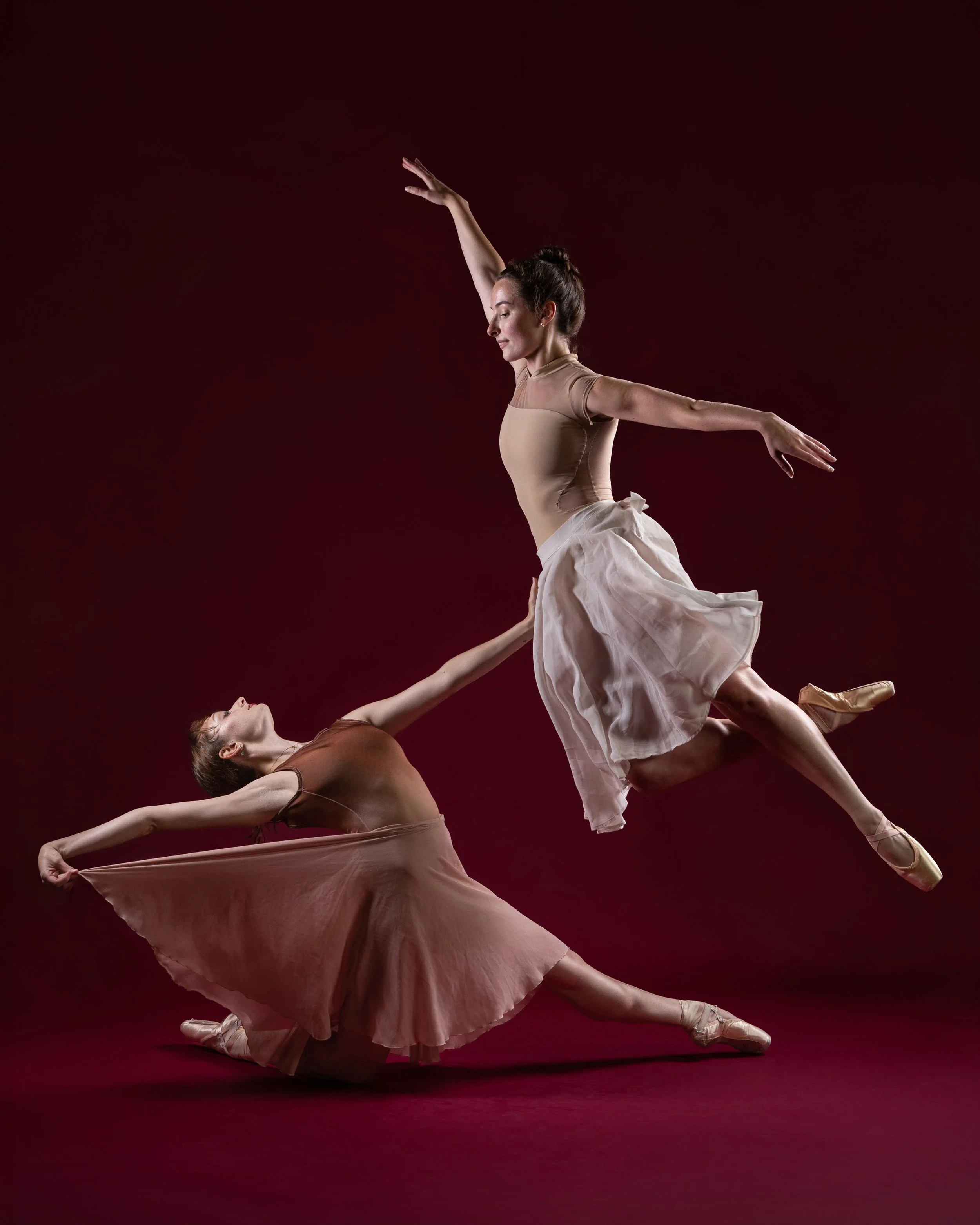 Dance shoot with @graciearmstrong and @zuzu.metzler at @bodyvoxdancecenter ✨

I love working with dancers, performers, and actors and finding ways to capture movement and storytelling through the camera.

Special thanks to @fritzphoto1 for the mentor