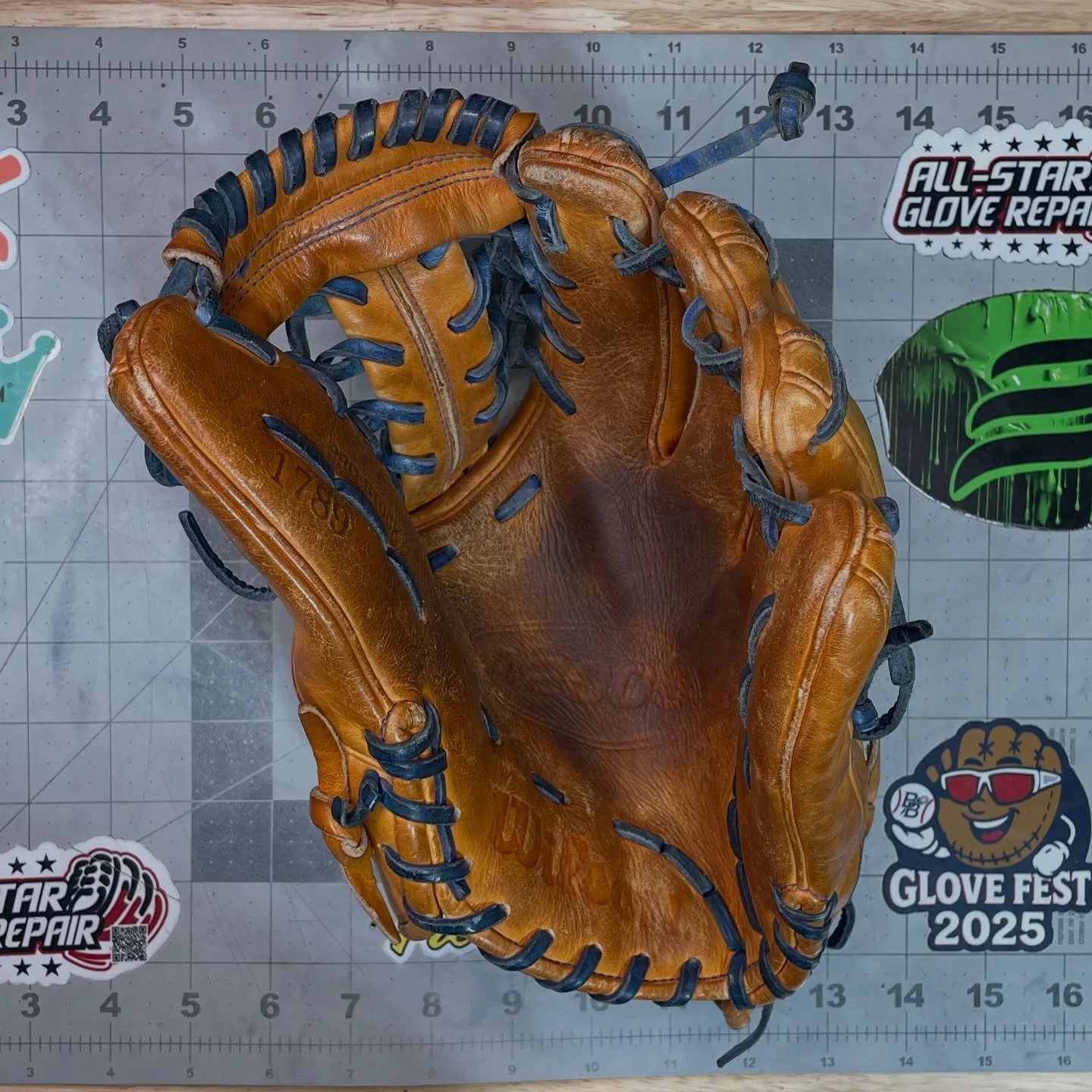 You don&rsquo;t see Wilsons like this every day. 👀
This Wilson A2000 1789 stands out immediately thanks to its natural leather color &mdash; a look you rarely see from Wilson or most other glove manufacturers.

After a full cleaning, conditioning, a