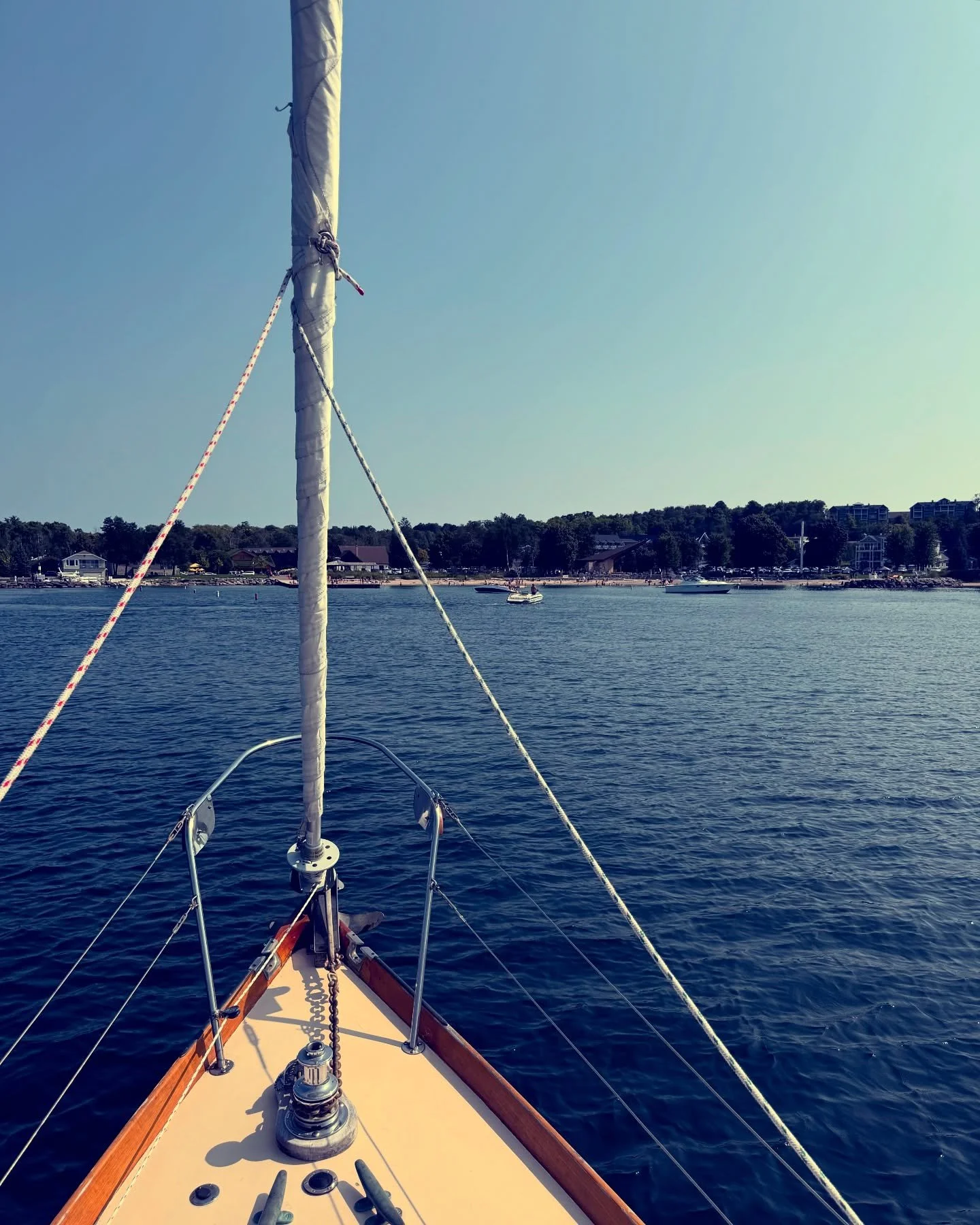 Happy Mother&rsquo;s day from Sail Door County!! We&rsquo;re having a FLASH SALE today only to celebrate the occasion! 💐 Use the code: MOTHERSDAYSAIL at checkout to get 10% off any tour. Book now and save! Our boats are shining like the sun and we&r