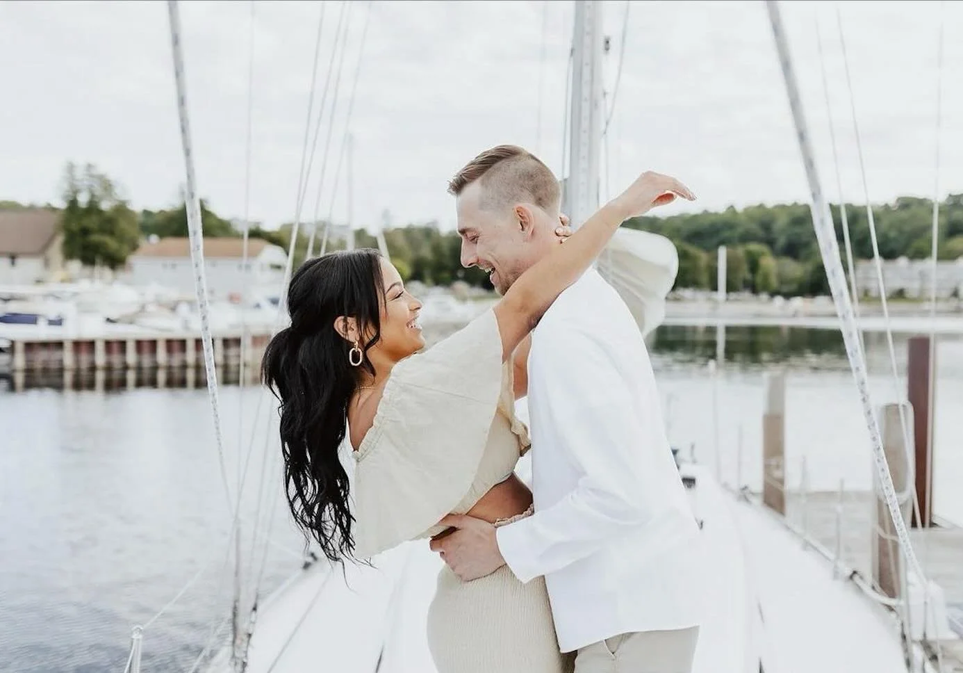 ❤️⛵️ Sail Away With Your Sweetheart ⛵️❤️

We&rsquo;ve got the perfect romantic gift this Valentine&rsquo;s Day! 
Whether it&rsquo;s a romantic sunset sail, a sunny picnic sail, or a private charter, we&rsquo;ve got the perfect romantic experience wai