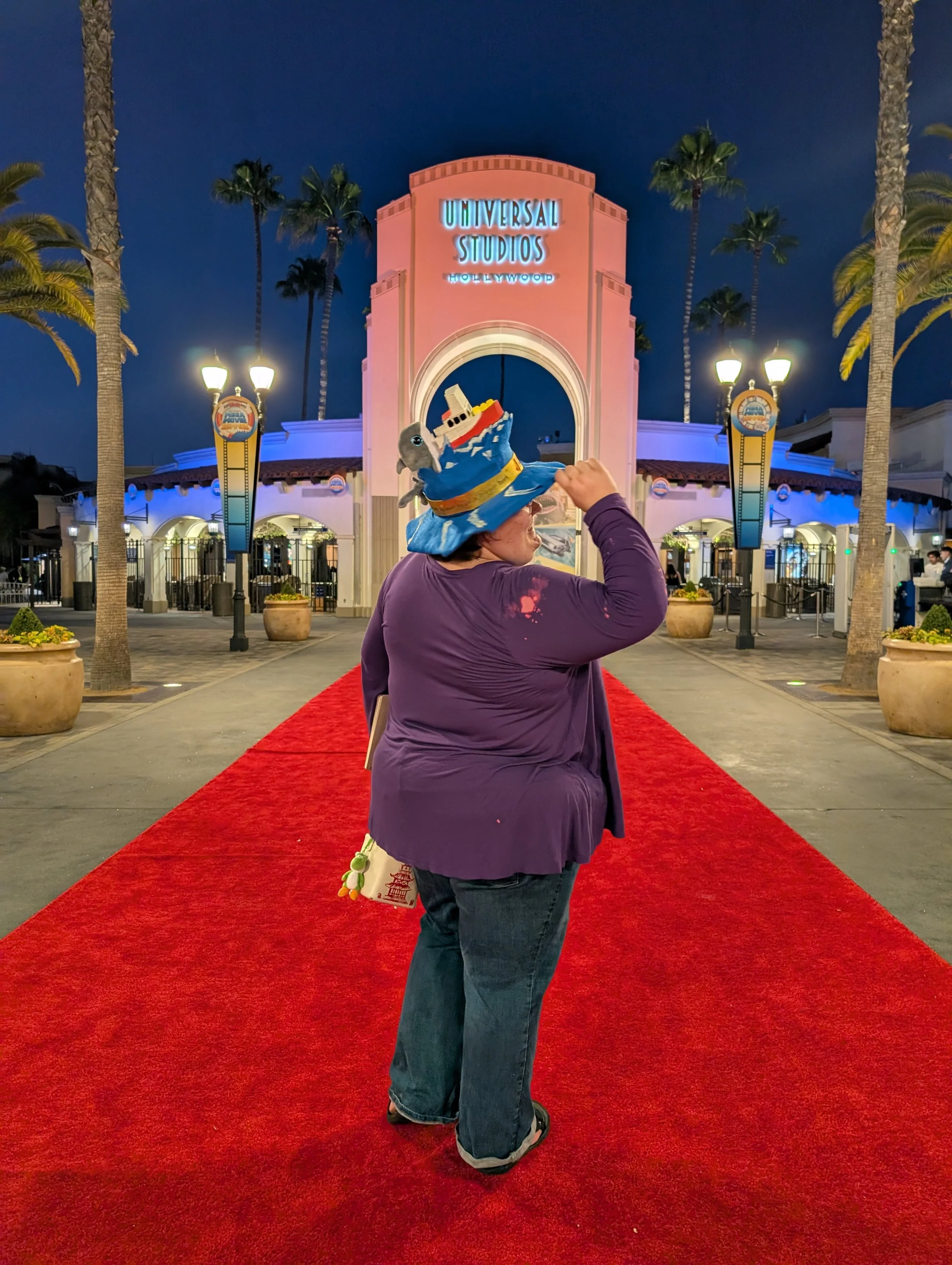 The iconic Universal Studios arch with my Jaws hat!