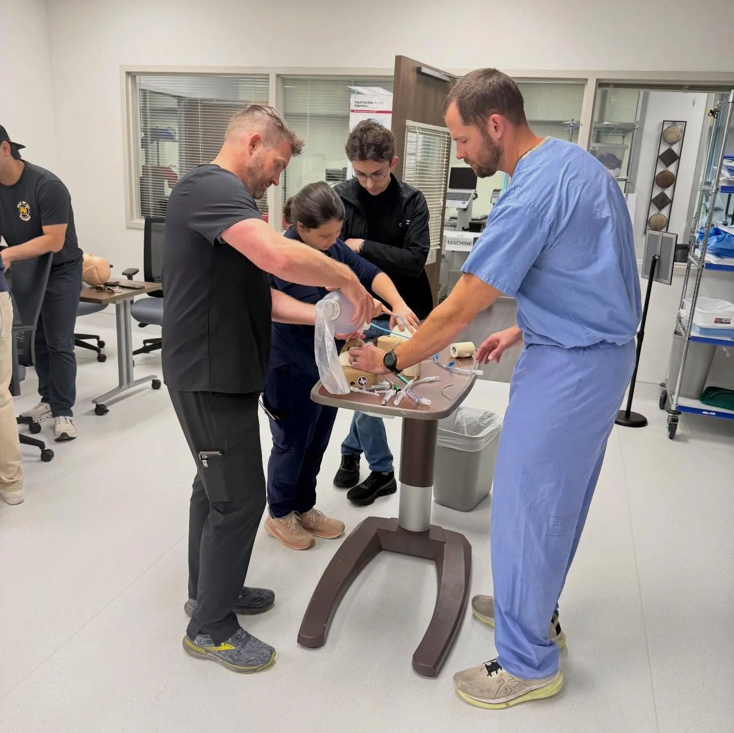 This week&rsquo;s sim airway lab with our visiting medical students and SWAT medics 🫁