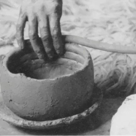 Fragments of the Past: What Ancient Ceramics Reveal About Early Civilizations.
Our latest blog post explores the fascinating world of prehistoric ceramics, detailing both how they were crafted and the incredible stories they reveal about the people w