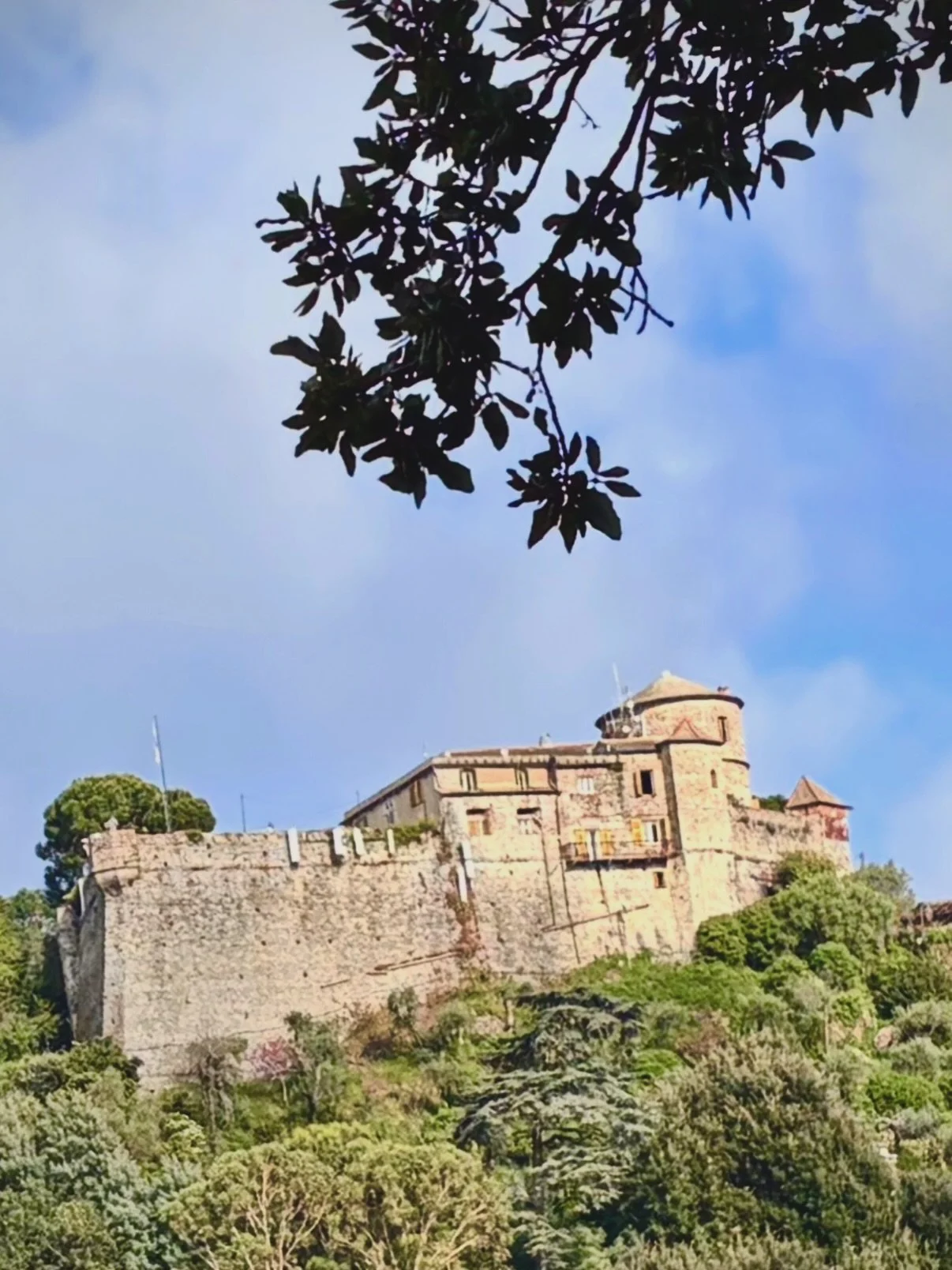🏰 The longer a building lasts, the more it tends to change to remain useful. Architectural historians and preservationists have developed rules and methods to keep changes from harming building integrity. This is apparent in the Liguria region of It