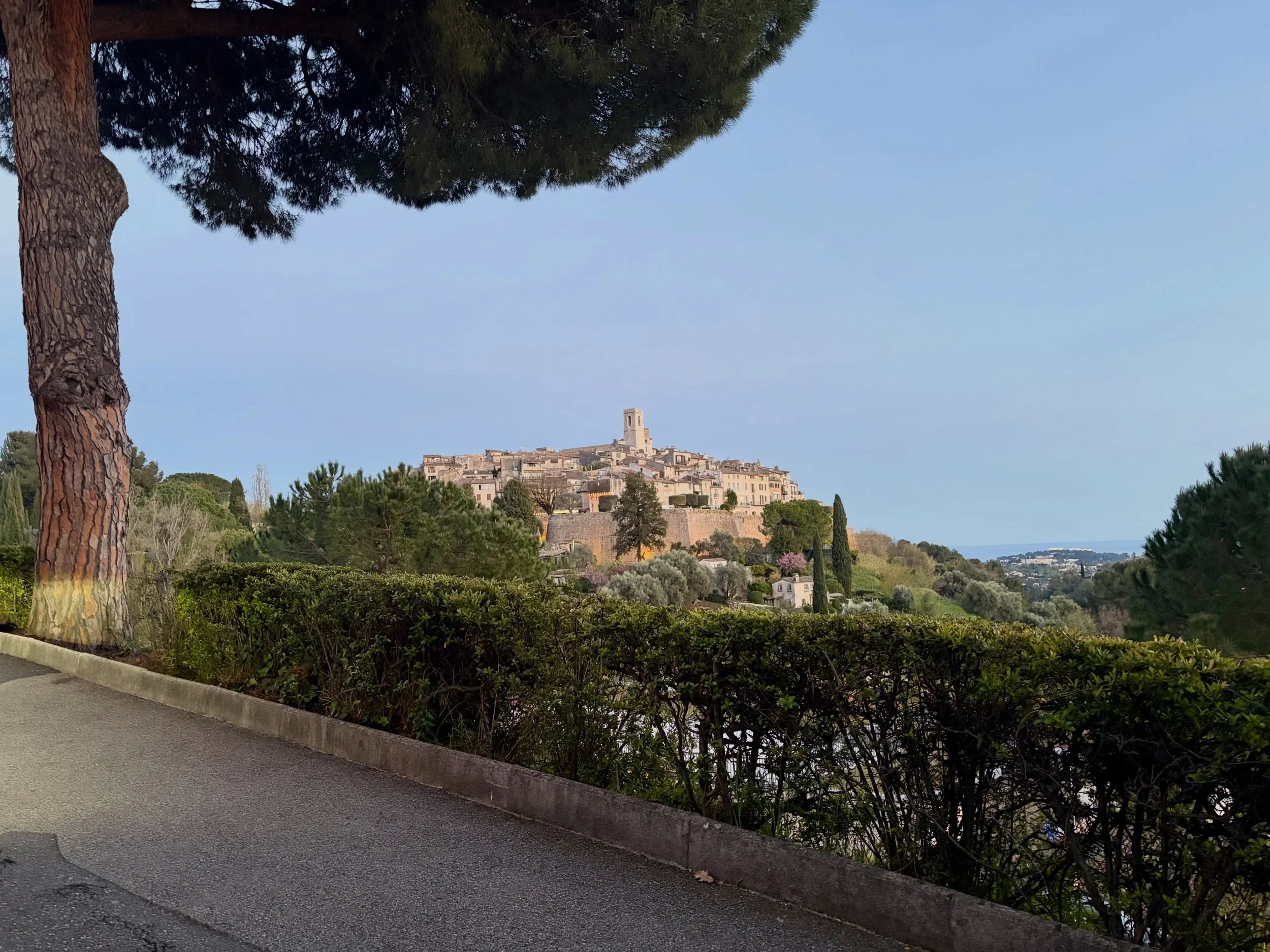 🏰 St Paul De Vence is a walled city in southeastern France dating to the 12th century. In the 15th century a new defense system incorporated the bastioned fortification, an early example of which remains in place here. The bastion is a niche constru
