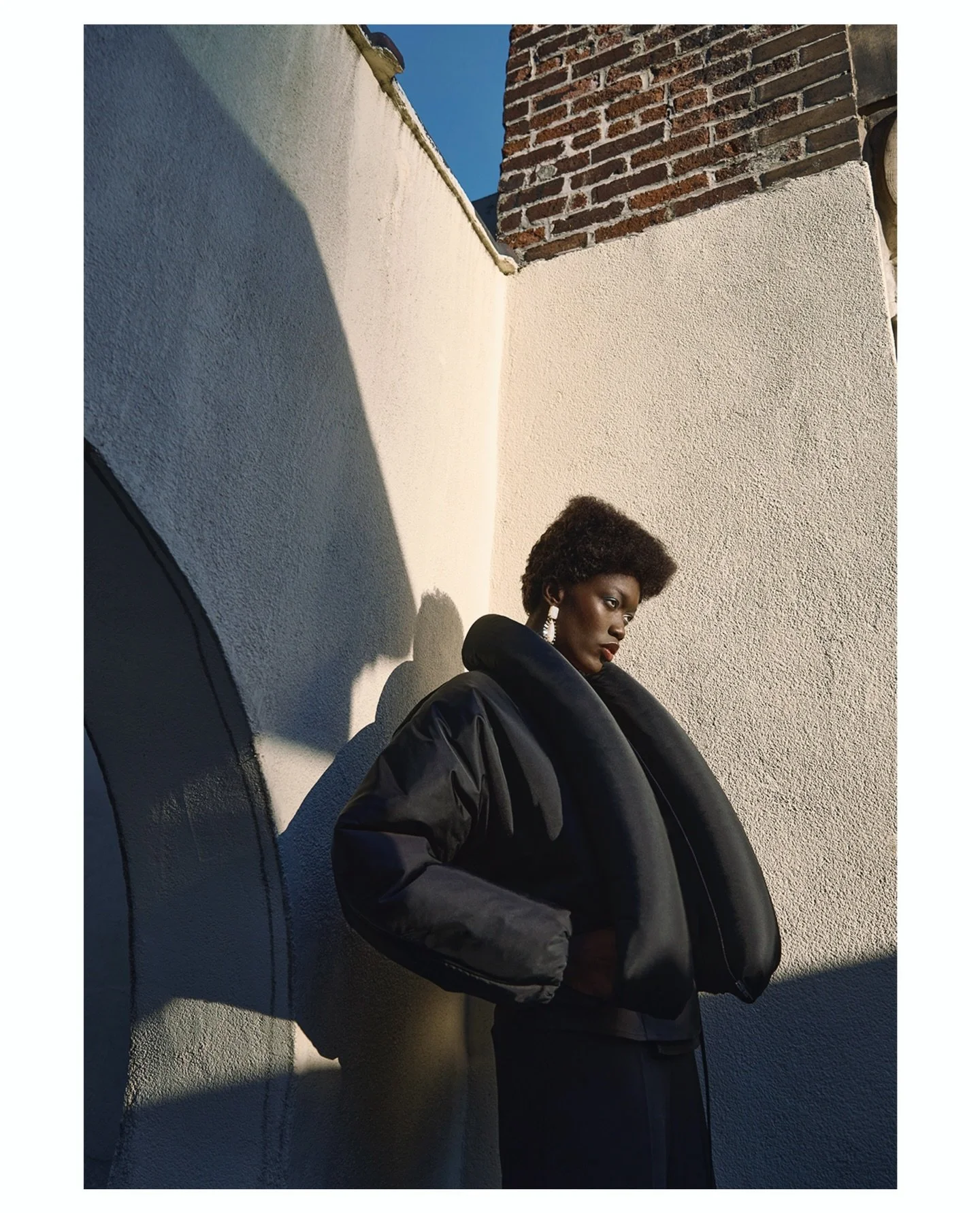 New editorial for @glamourbrasil 💙🖤🤍
@adama__jobe rocking it on a cool nyc rooftop ✨
Stylist: @daviscarrasquillo 
Makeup: @chichisaito 
Hair: @johnruidanthair 
Retouching: @guberovich
Manicure: @jazzstyle 
Casting: @nannlp217 @nicelittlepicture 
P