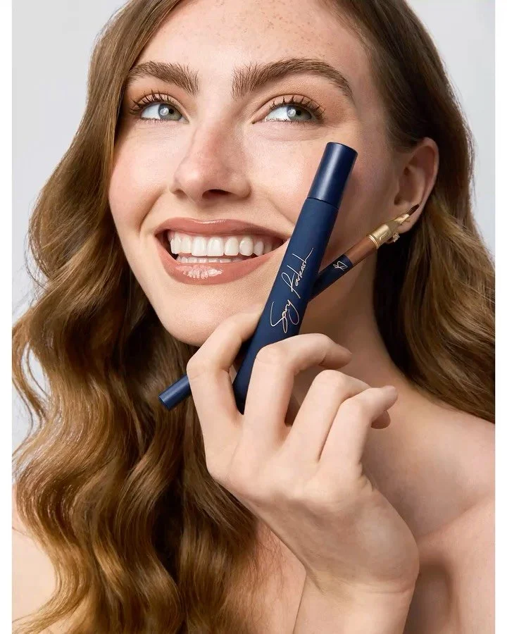 New summer beauty campaign out now! 💋☀️🖌️
@saryfarkashmakeup @saryfarkashbeauty
Models: @emmarie.xox @renatagubayeva 
Makeup: @makeupbychava 
Hair: @grisellemua 
Retouching: @guberovich
Photo assistant: @miynad 
Digital tech: @sarahgardner_studio