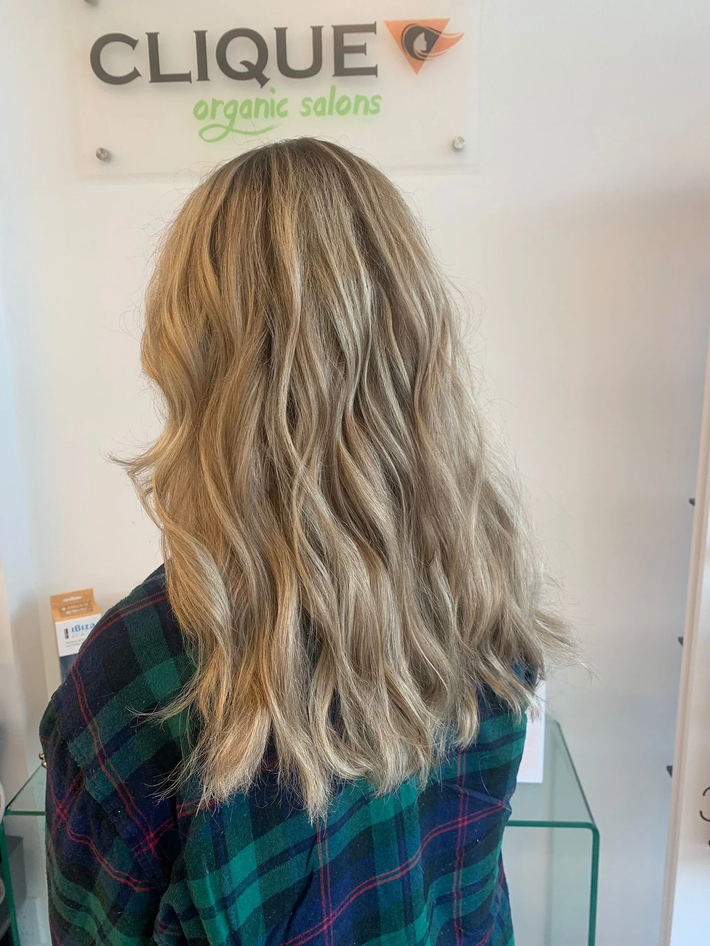Highlights refresh by @dragana.tesevcic ✨💝
Ready for a transformation? Book your appointment today. Because you deserve to look and feel your best.
📞 Call us 519-342-1767 at or visit our website at https://www.cliqueorganicsalons.com/  to schedul
