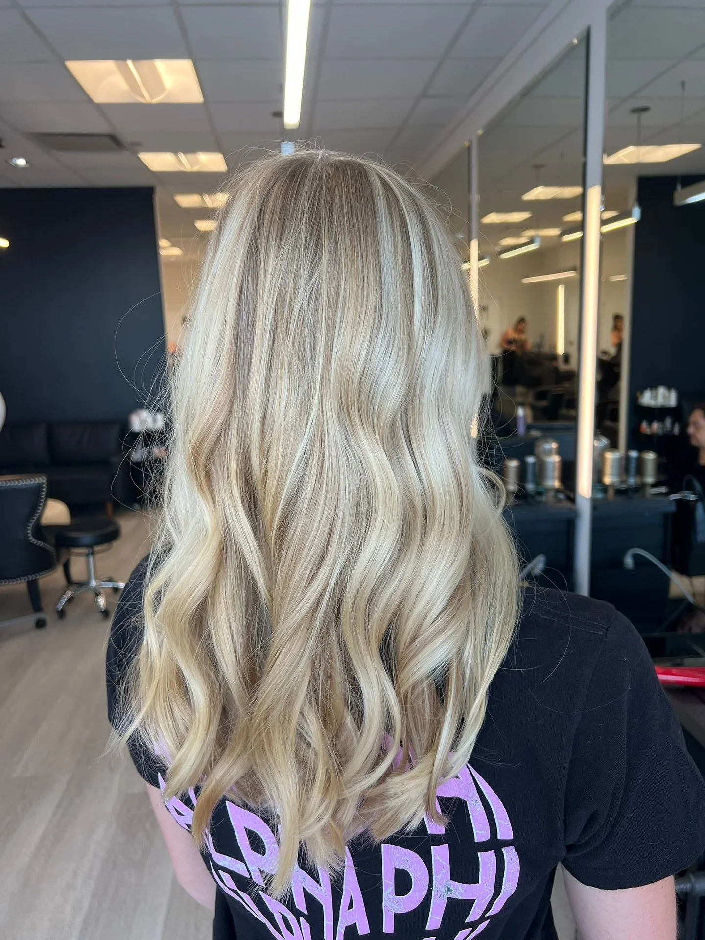 Highlights by @hair_by_carlywebster 💝
Ready for a transformation? Book your appointment today. Because you deserve to look and feel your best.
📞 Call us 519-342-1767 at or visit our website at https://www.cliqueorganicsalons.com/  to schedule you
