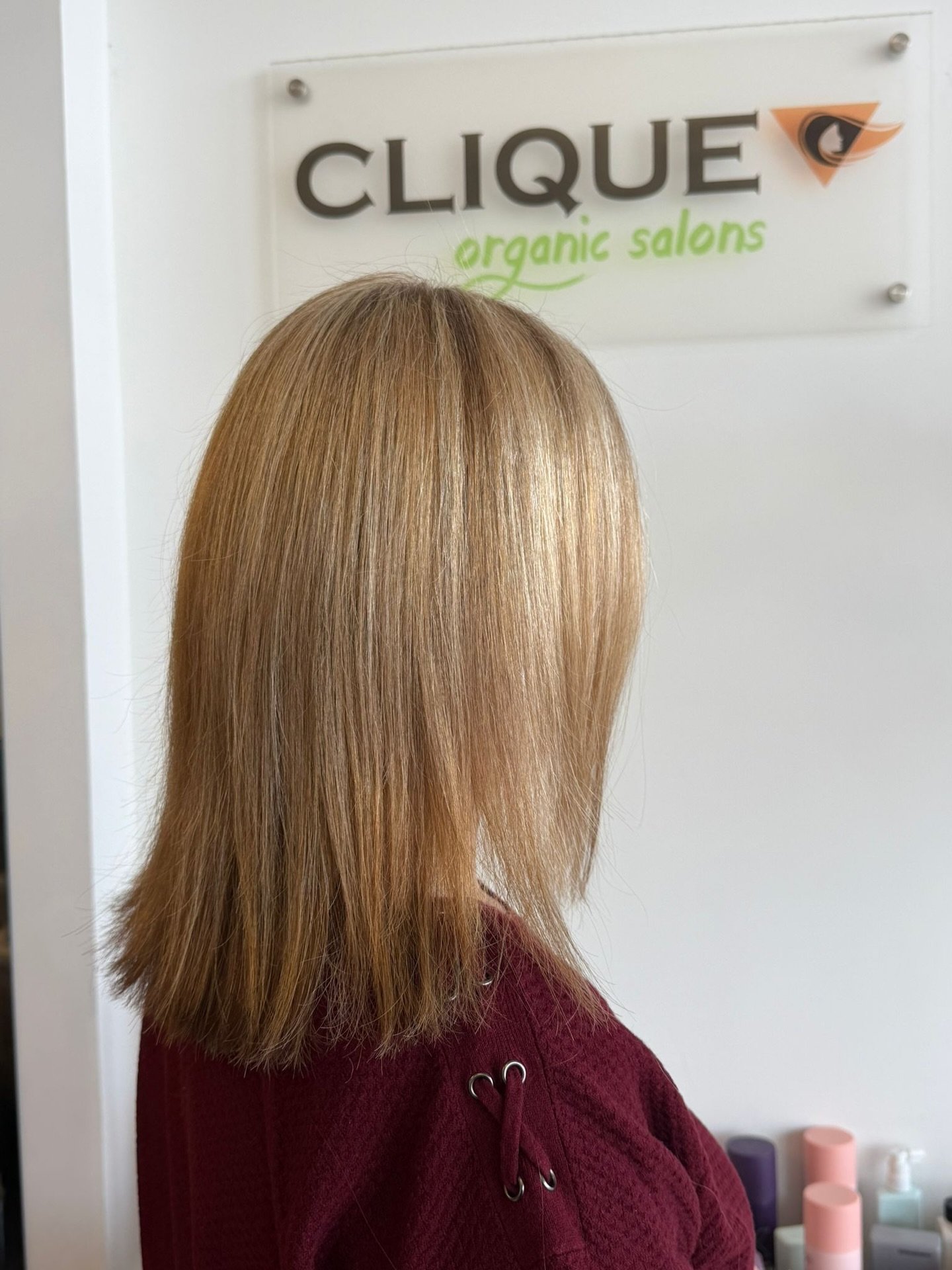 Highlights by @classy_hair_salon_01 ✨

Ready for a fresh new look?
Add dimension, shine, and beauty to your hair with professional highlights.

📅 Book your appointment today
📩 DM us to reserve your spot!