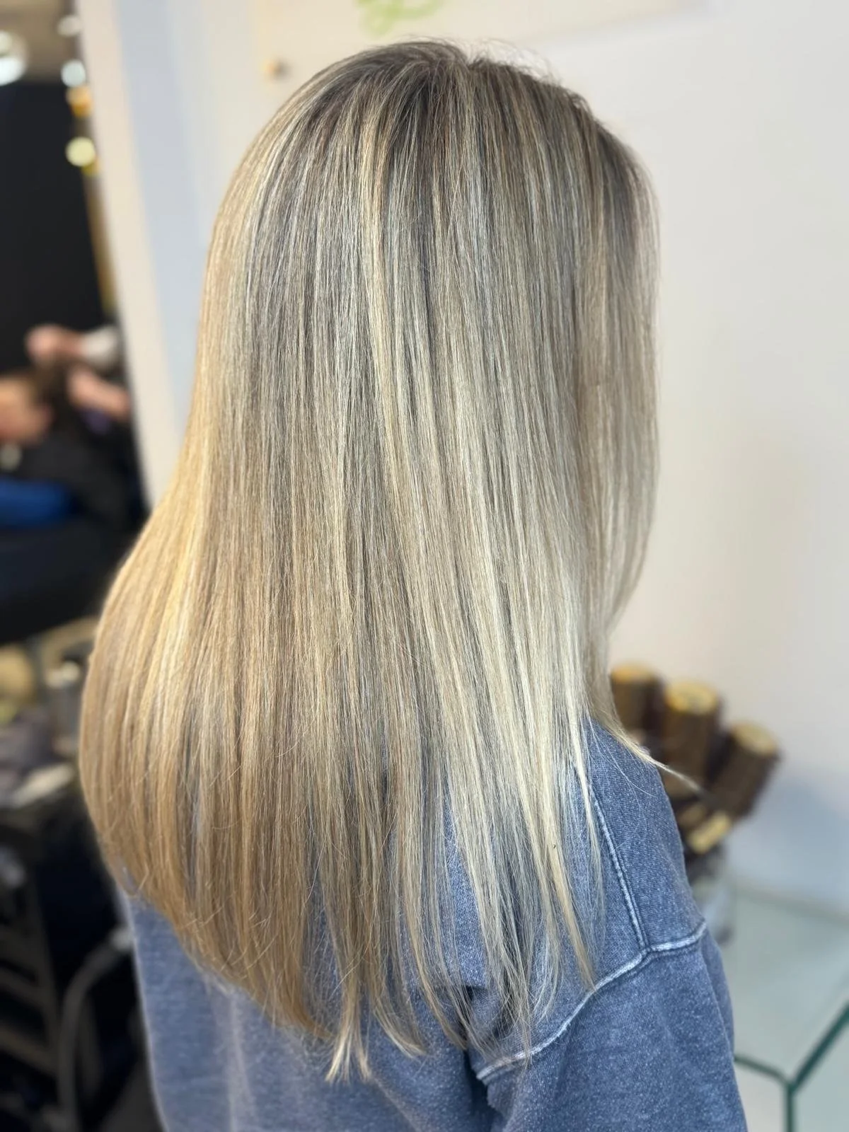 Full highlights by @kieshas_hairattude 💕

It&rsquo;s your time to shine.
Ready for a transformation? Book your appointment today&mdash;because you deserve to look and feel unstoppable.

📞 Call us at 519-342-1767 or visit cliqueorganicsalons.com to 