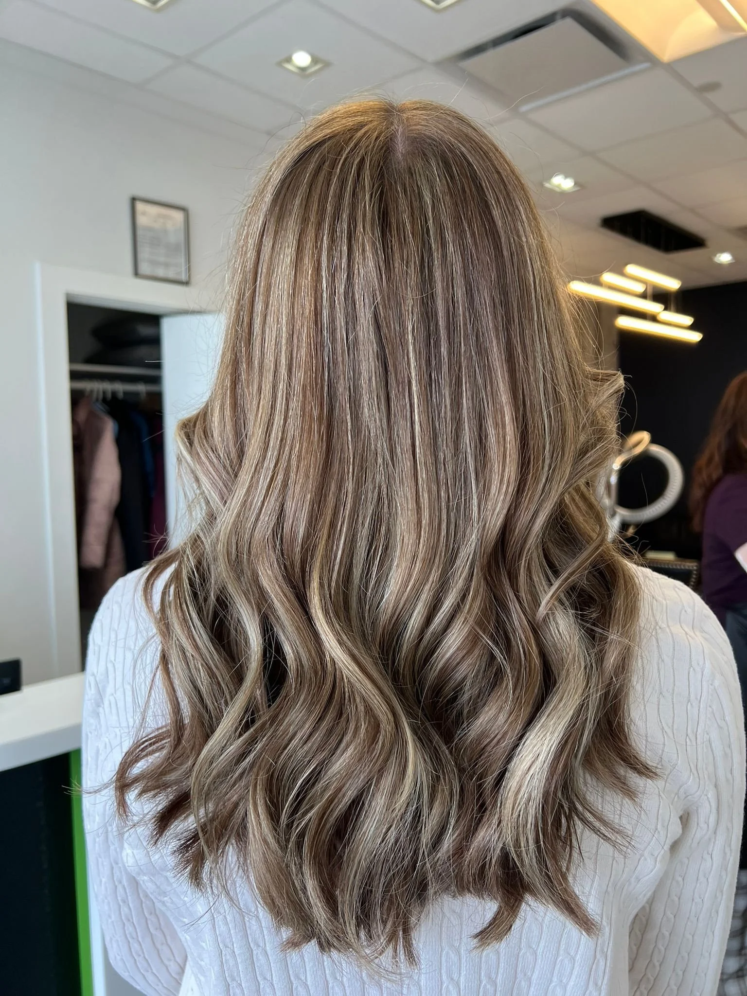 Natural blend - full head of lowlights and babe lights by @hair_by_carlywebster ✨💕