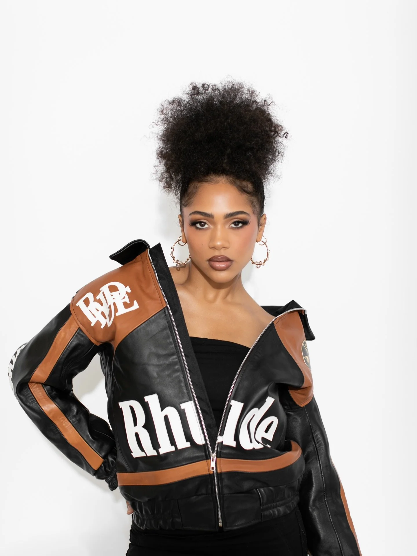 Still not over these @willow.blythe 🖤

@courtney_graciephotography