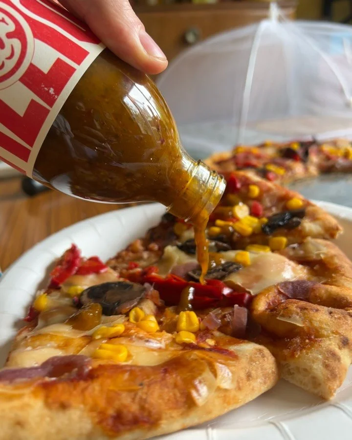 Folks will see this and say &lsquo;Hell Yeah&rsquo;

#jalape&ntilde;o #sweetchilli #hotsauce #pizza