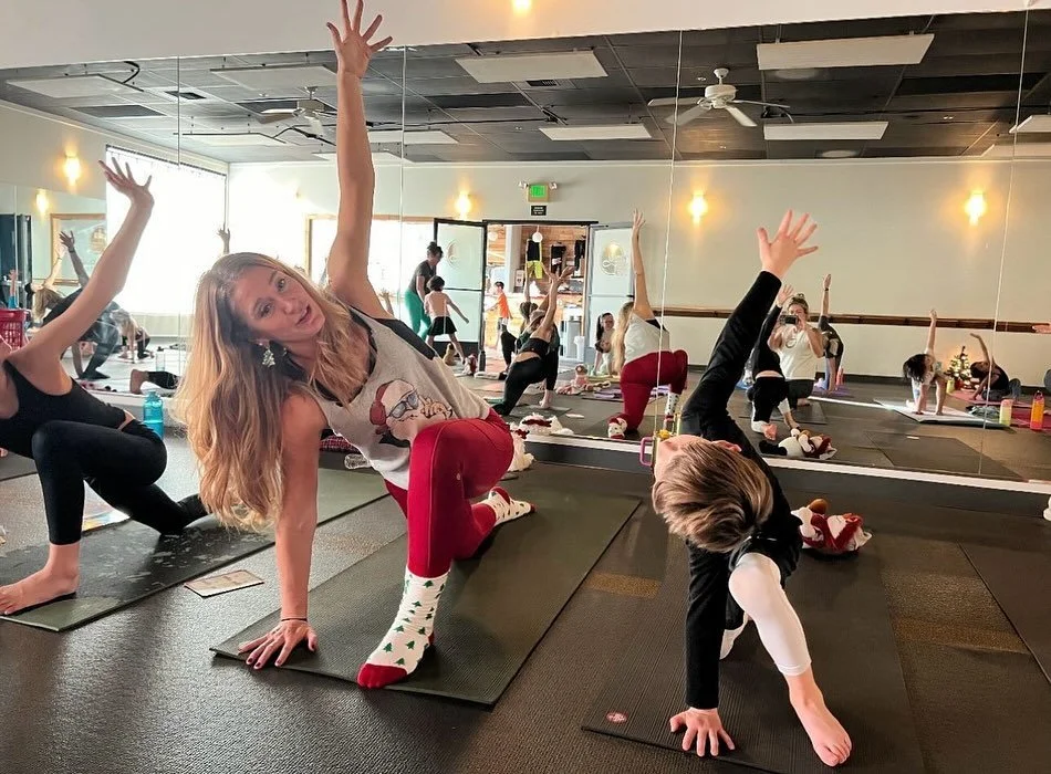 π»π§‍βοΈ Get ready for a spooktacular afternoon of movement, giggles, and Halloween magic! π
Join Ashley & Finley for Kids Yoga: Halloween Edition — a playful practice full of costumes, creativity, and connection. Perfect for little wi