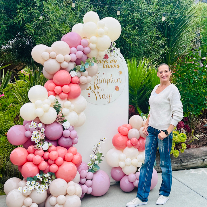 pumpkin-baby-shower-backdrop-fall-balloon-decor.png
