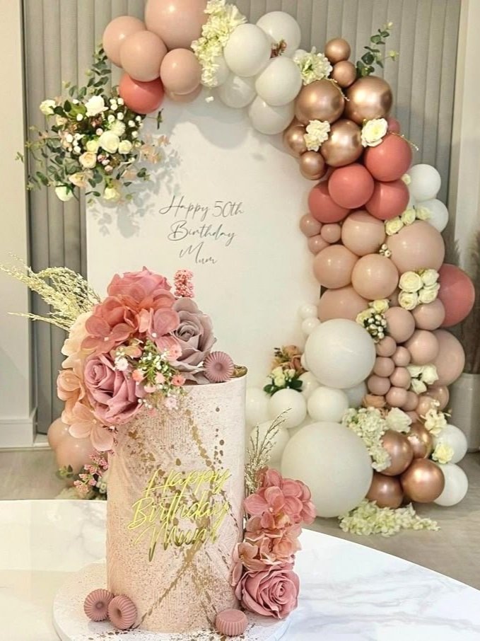Neutral+Birthday+Decor.jpg
