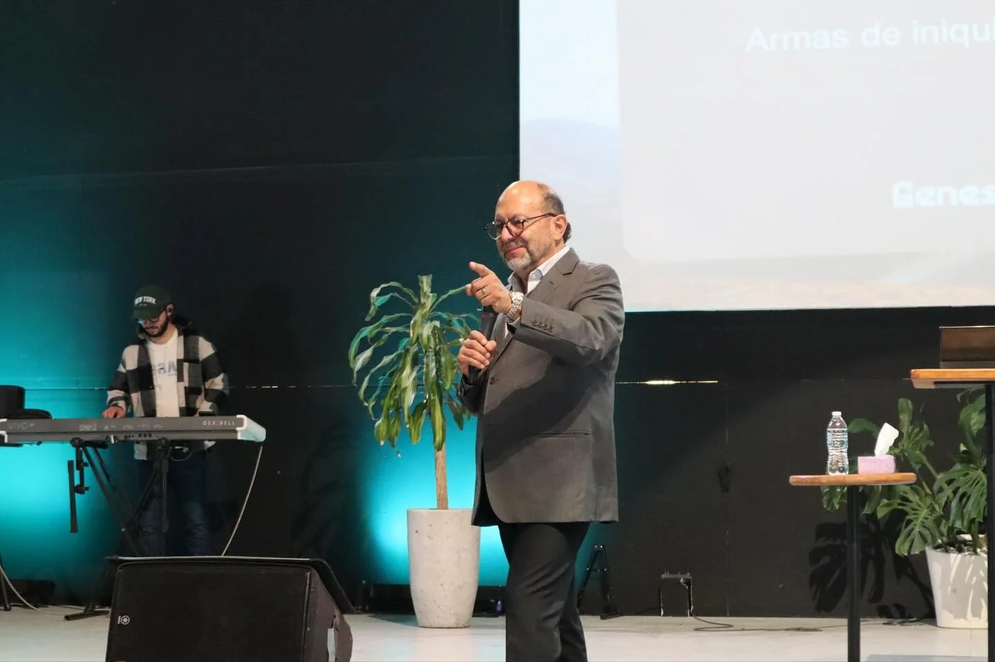 Domingos que se sienten a hogar en Intro Iglesia 🤍

Un fin de semana m&aacute;s disfrutando en comunidad, rodeados de amigos y familia y una palabra que nos confronta y nos levanta 🙌

Seguimos en nuestra serie Tierra de Gigantes y est&aacute; ense&