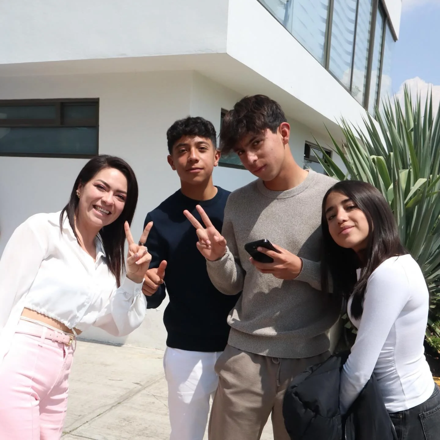 Intro Iglesia es tu casa 🤍

Este domingo celebramos juntos el regalo de Dios que son las mujeres 💖 aprendimos de mujeres que formaron parte del prop&oacute;sito de Dios que son mujeres llenas de fe, valent&iacute;a, que oraron y creyeron en el plan