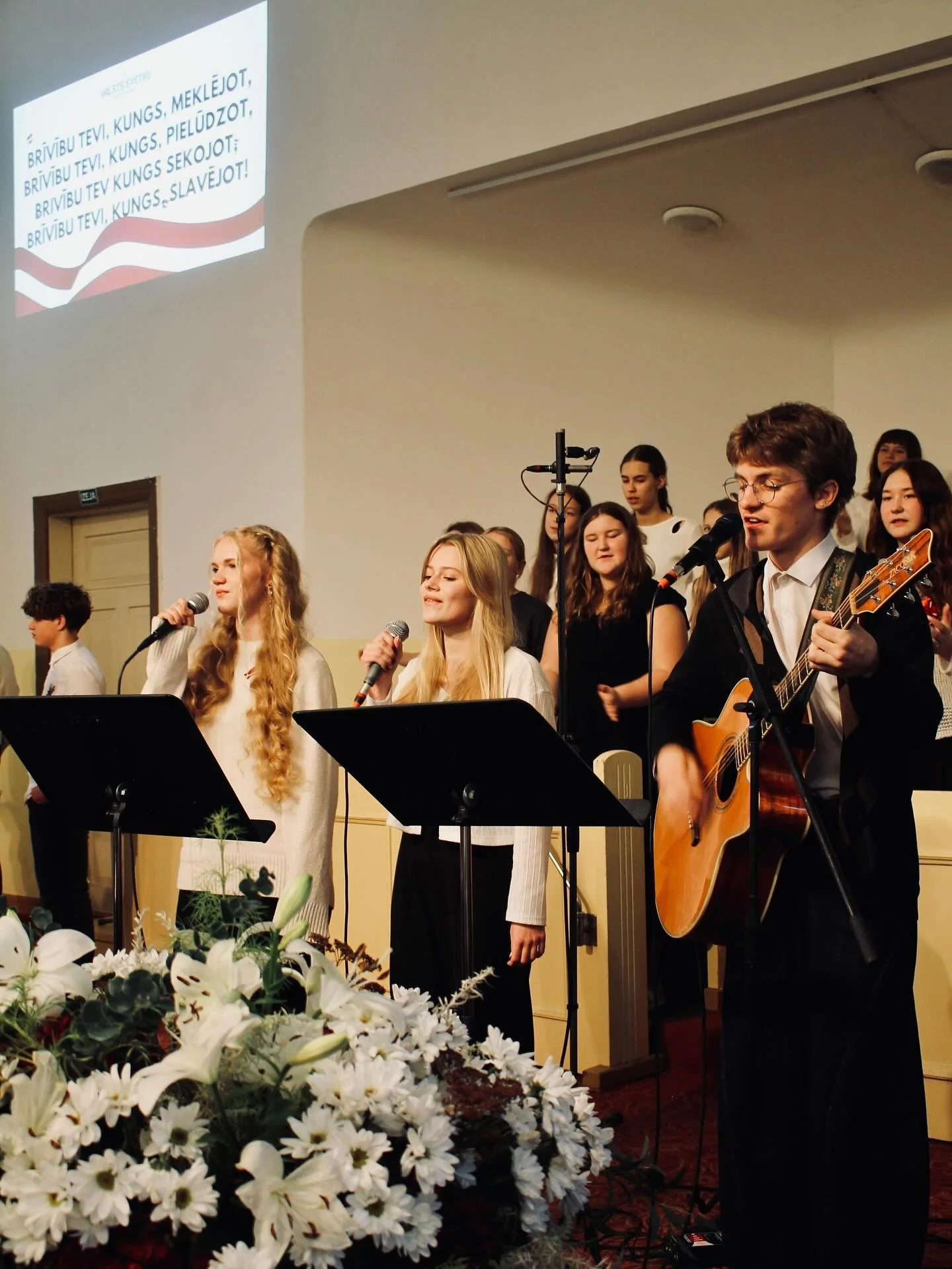 🇱🇻 13. novembrī mūsu skolā svinējām valsts svētku dievkalpojumus! &Scaron;is ir 6.-12. kla&scaron;u dievkalpojuma bilžu atskats. 🙏

Dievkalpojumā sludināja NATO Daudznacionālās brigādes Latvijas kapelāns, Kanādas bruņoto spēku kapteinis Padre Brai