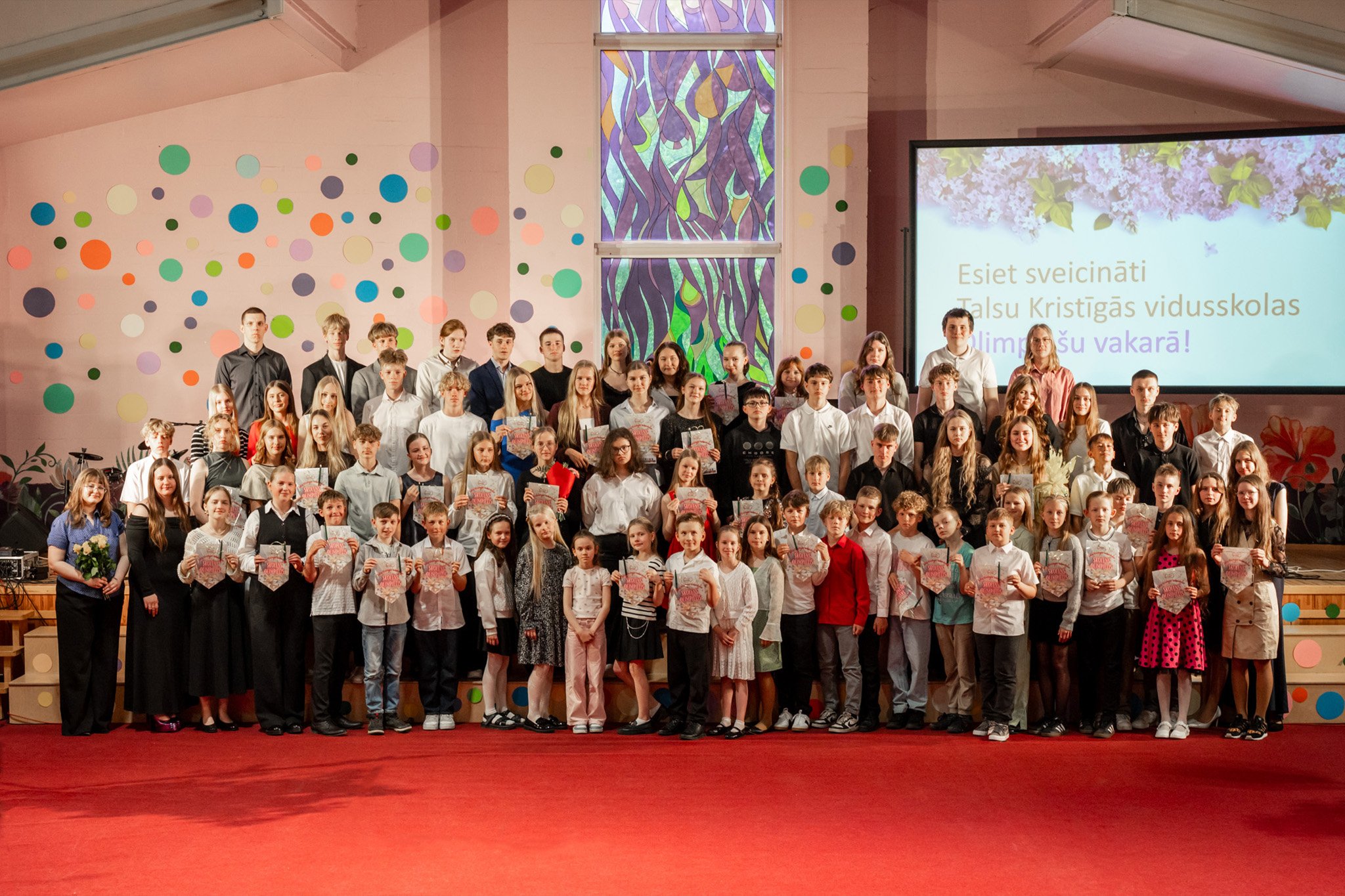 🌟 Lepojamies ar mūsu skolēnu sasniegumiem! 🌟

Noslēdzot 2025./2026. mācību gadu, vēlamies īpa&scaron;i godināt skolēnus, kuri ar neatlaidību, atbildību un centību ir sasniegu&scaron;i izcilus mācību rezultātus. Esam pateicīgi par viņu ieguldīto dar