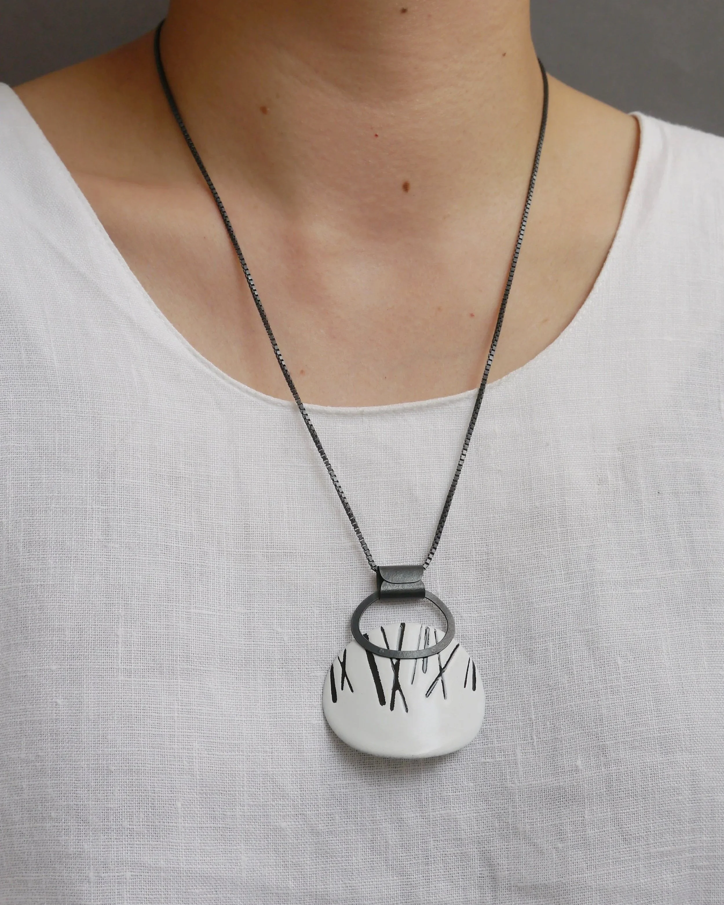 Enamel Marked Loop Pendant / Reed Line / Small