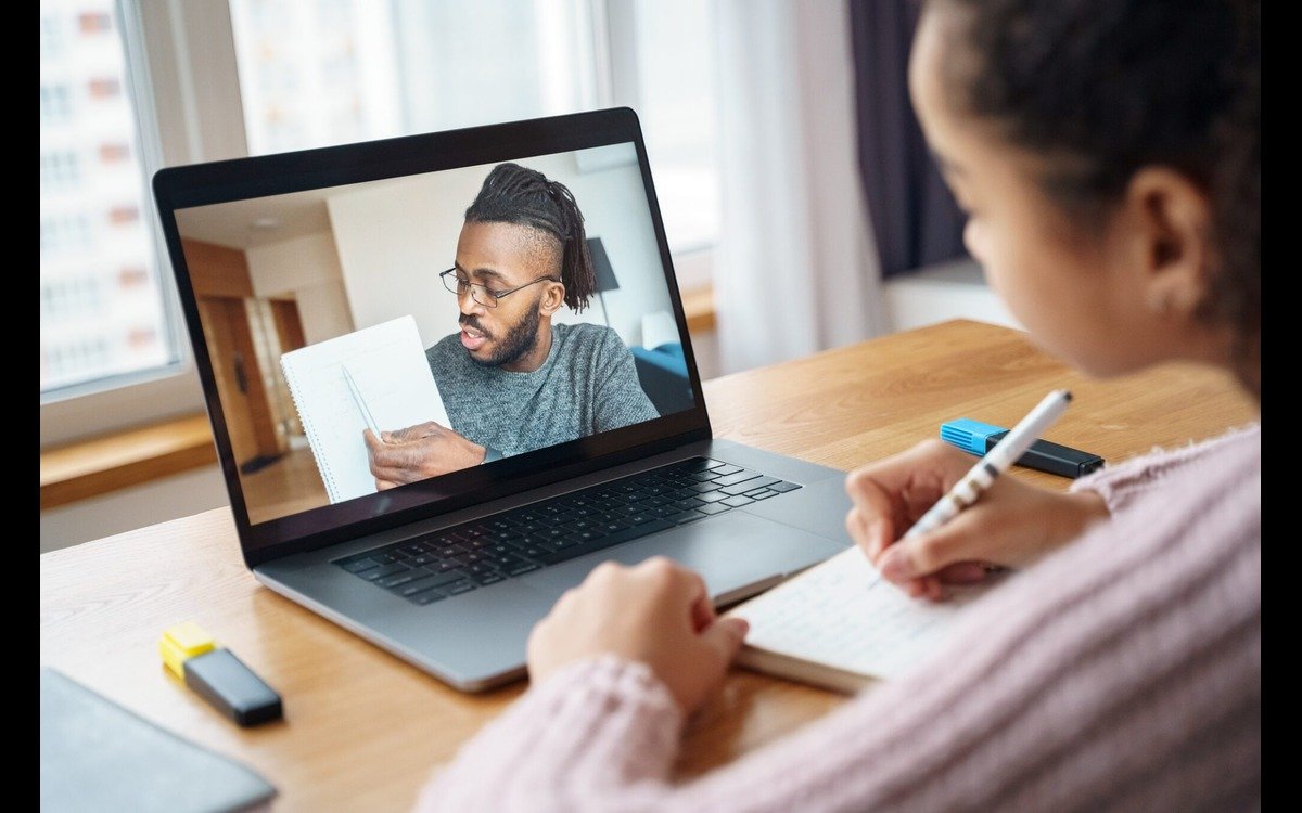 Online 1-on-1 STEM tutor teaching math to a student via video call