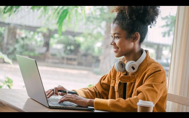 Girl learning Amharic on screen with her 1-on-1 Mentor