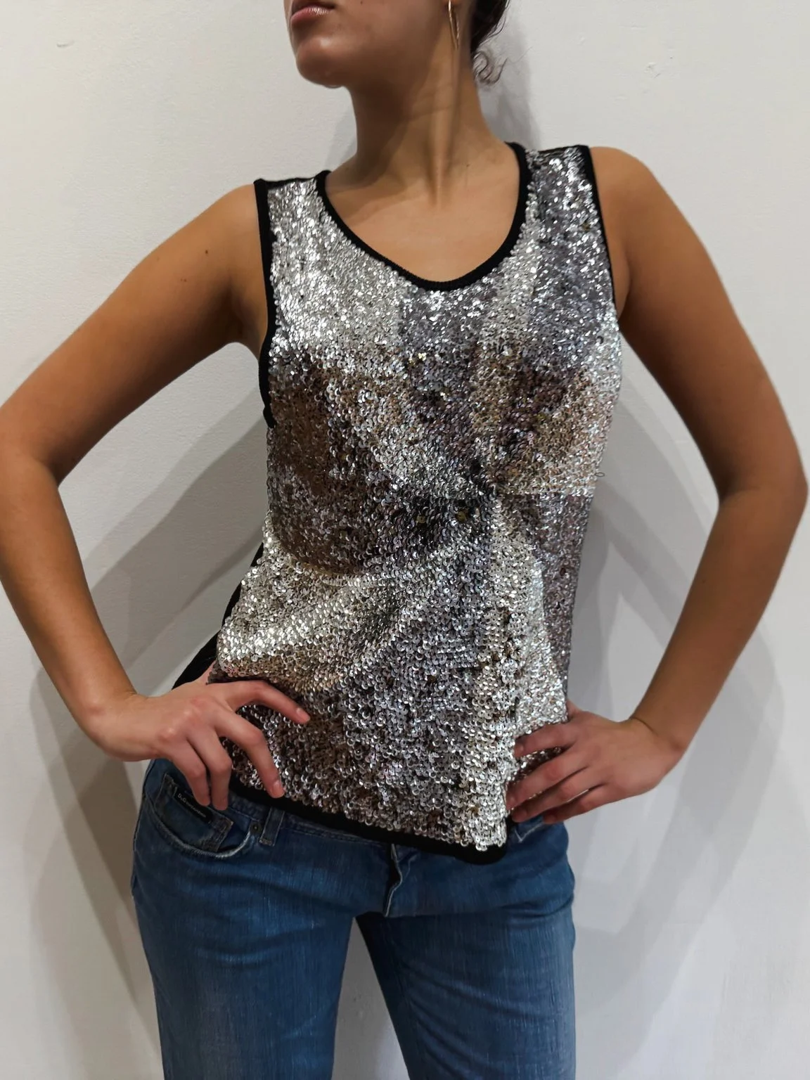 SILVER SEQUINS TOP