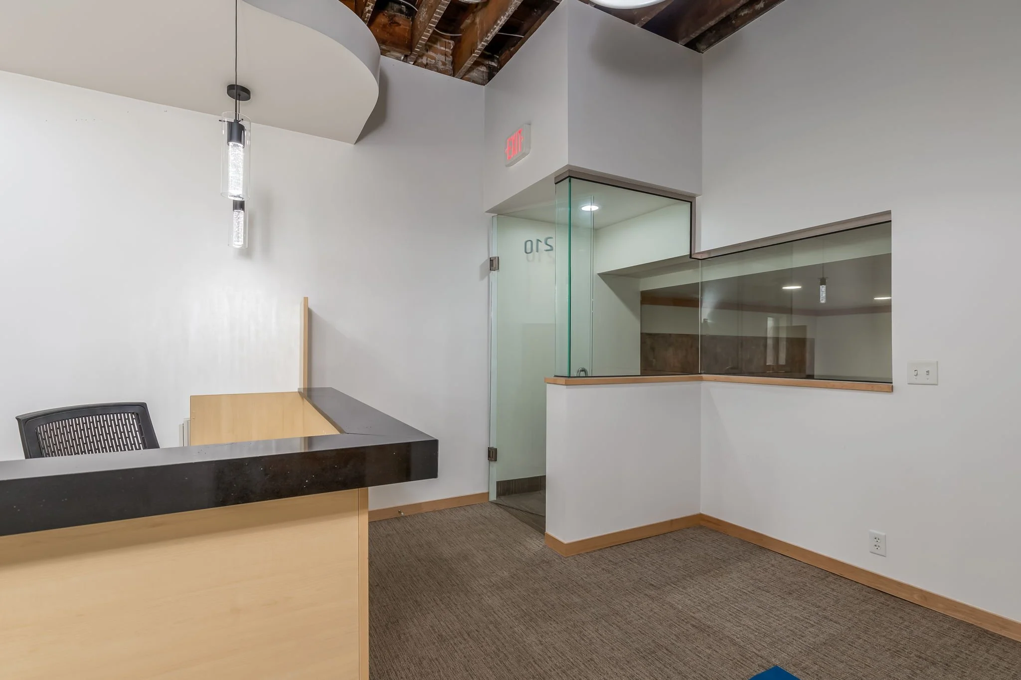 210 E Walnut St-6.jpg