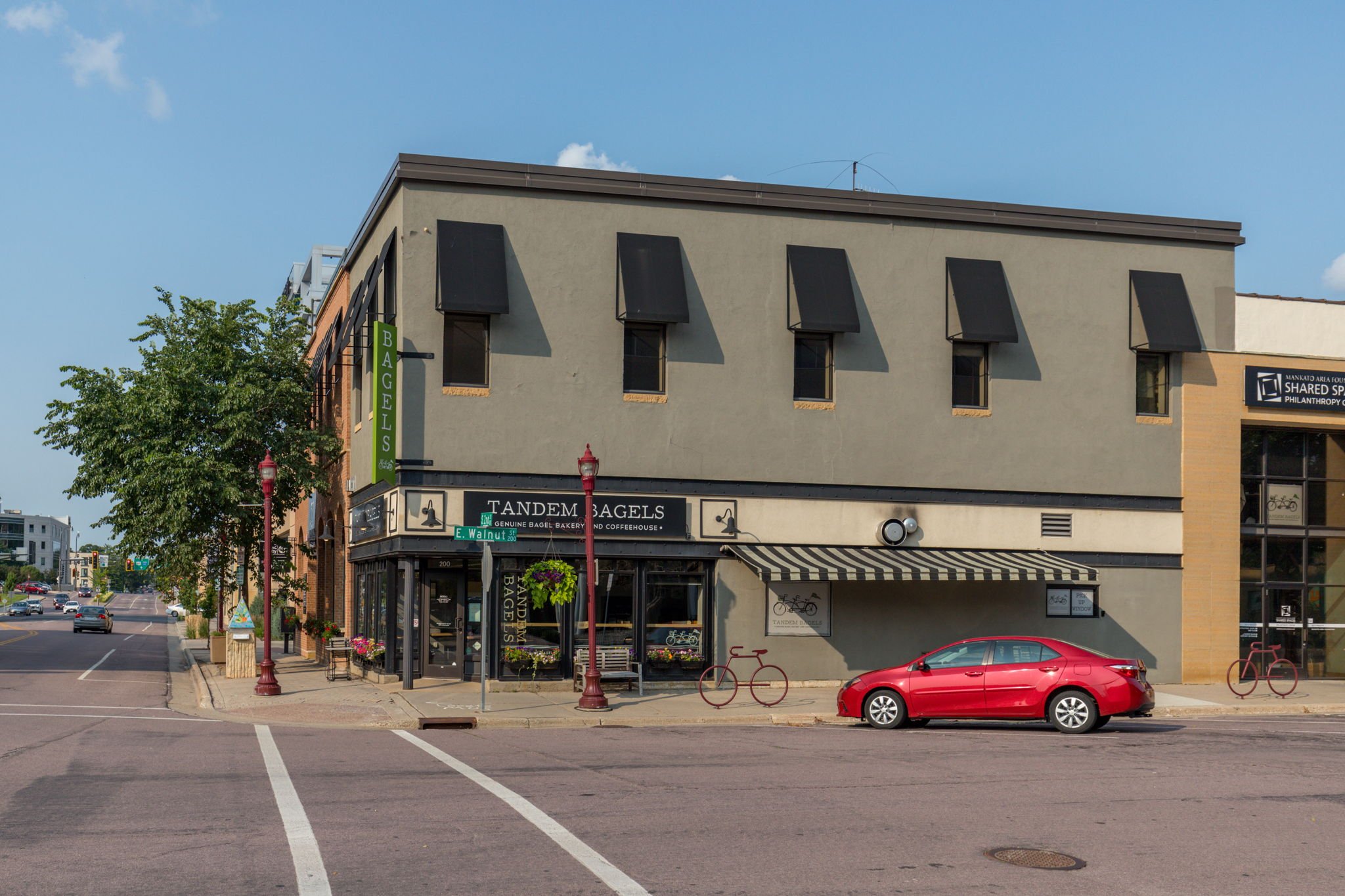 210 E Walnut St-1.jpg