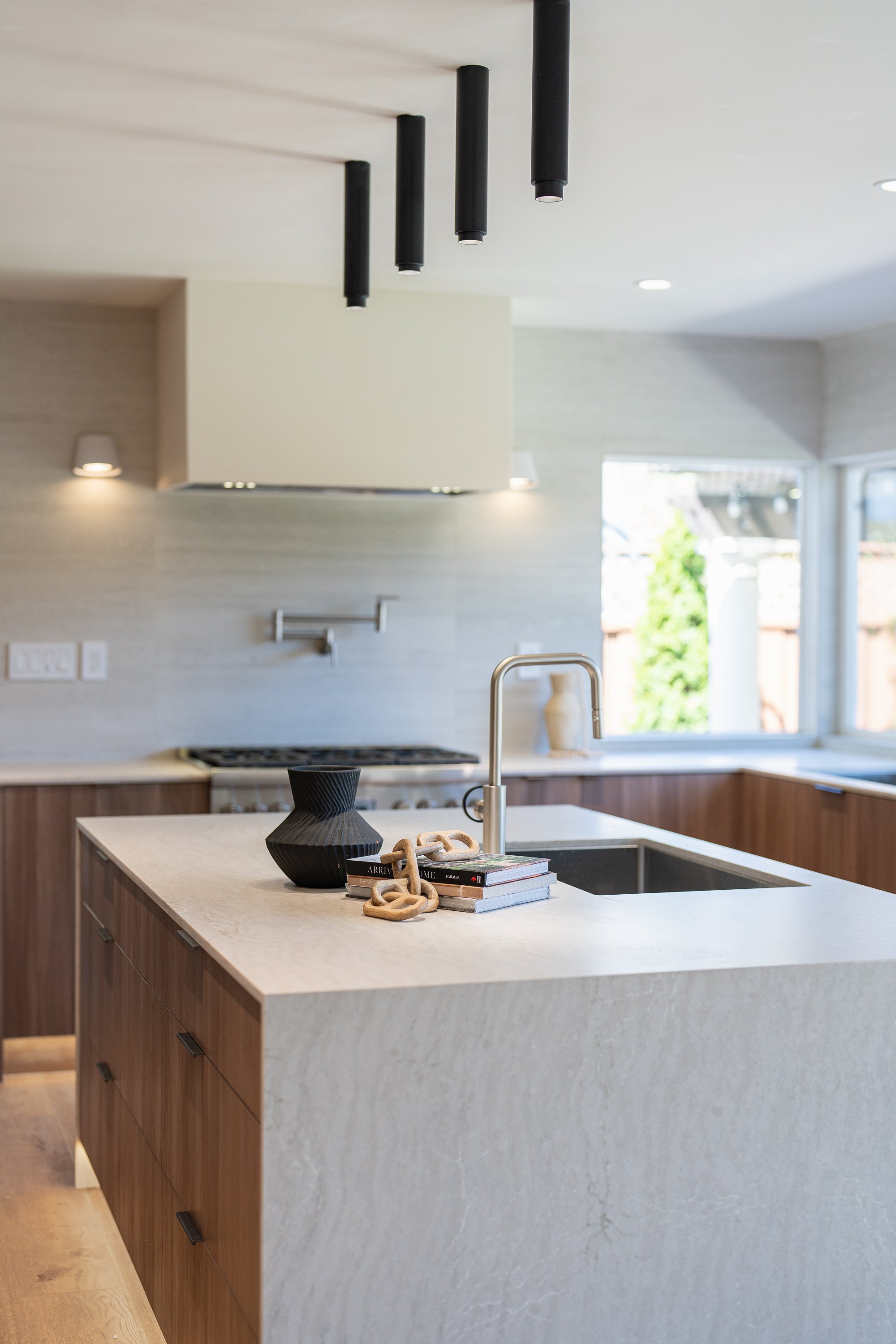 Sunnyvale Ranch: Mid-Century Minimalist Rebirth