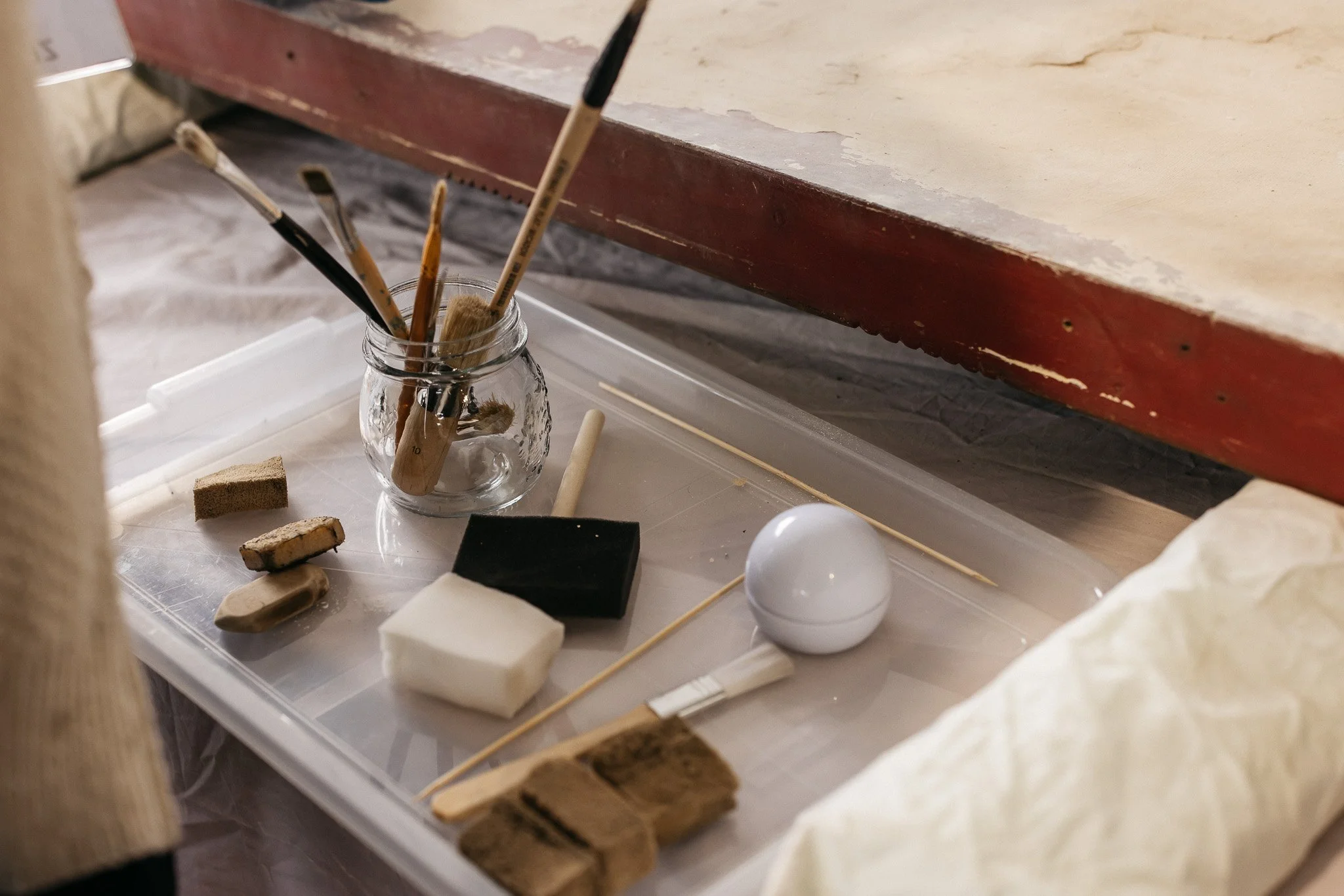 Conservation tools and dry-cleaning materials used during the volunteer workshops. Photo: Marie Luise 