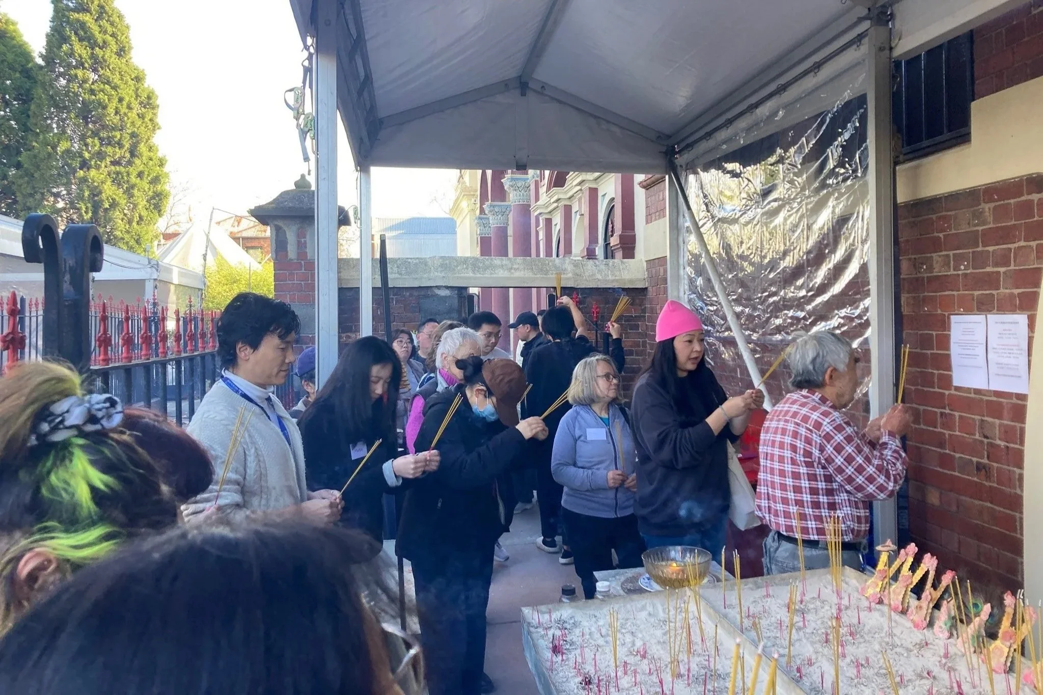  Mr Chen leading volunteers in prayer at See Yup Temple before the conservation workshop. Photo: Nicole Tse 