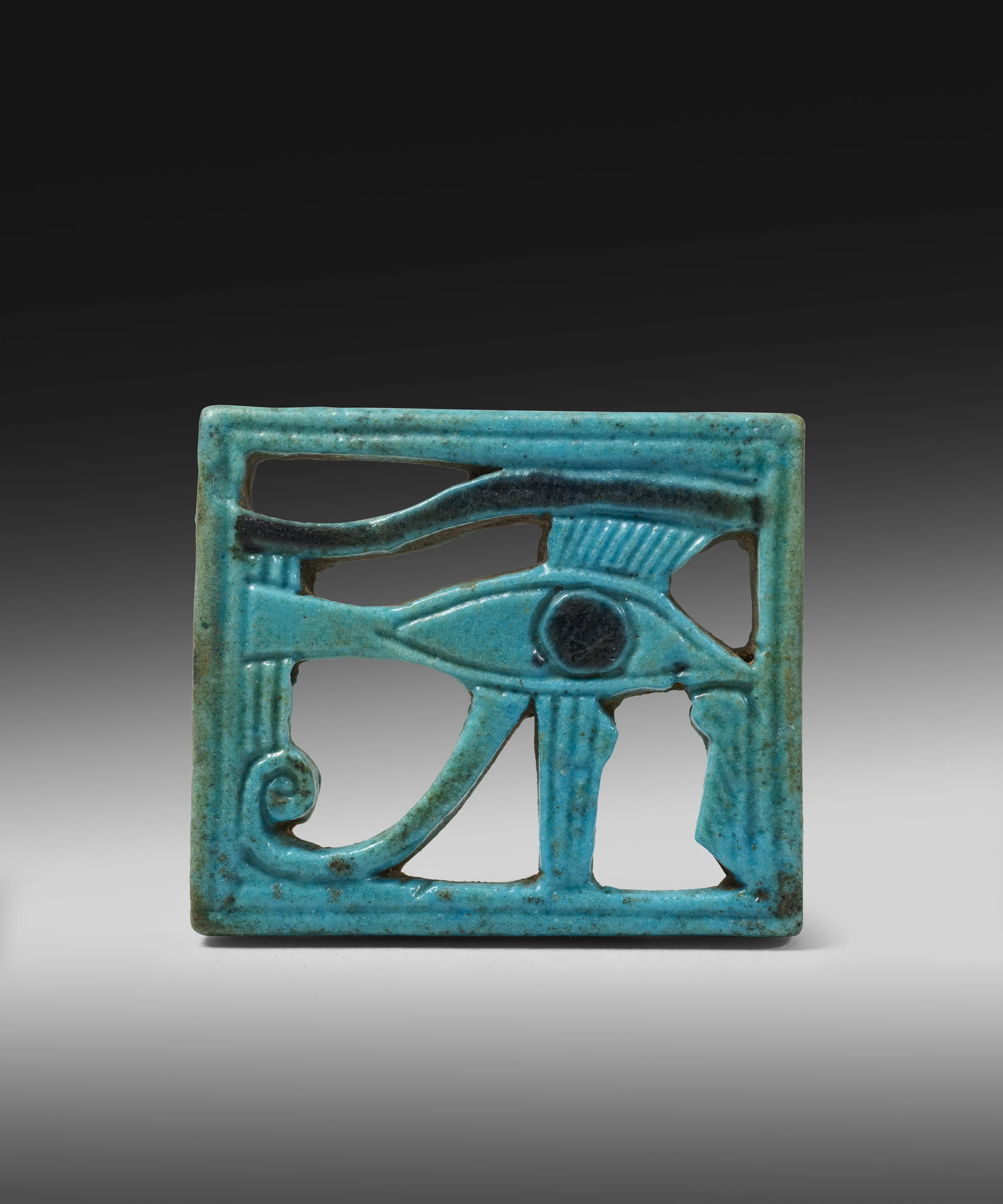 Egyptian faience openwork bi-chrome wedjat eye, the Eye of Horus
Late Dynastic Period, circa 600 BC
Height: 3.7 cm
Acquired in Egypt by Goddard Du Bois and Josephine Cook Du Bois, New York, between 1901-1907