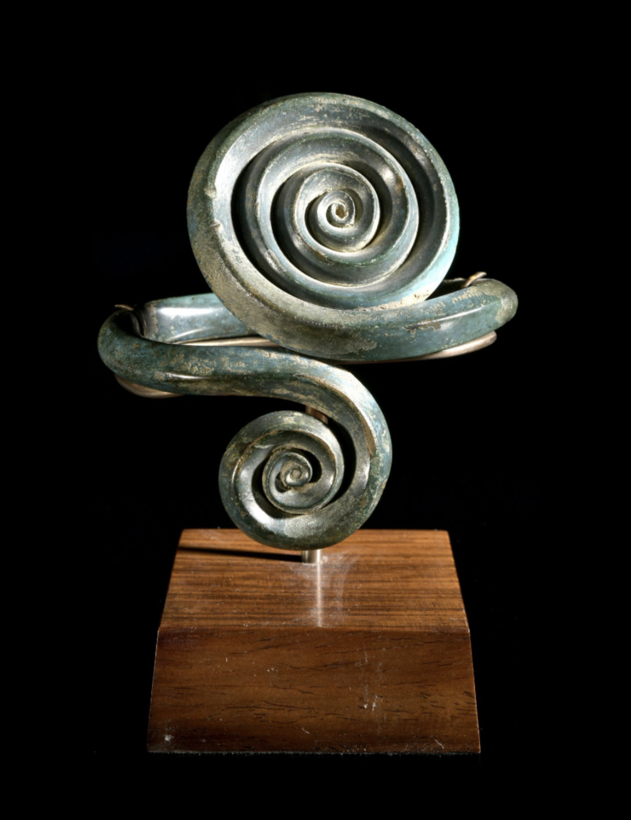 Spiral armband
Late Bronze Age, circa 1000 BC
Height: 10 cm
Former private collection, Dorsmouth, 1970s