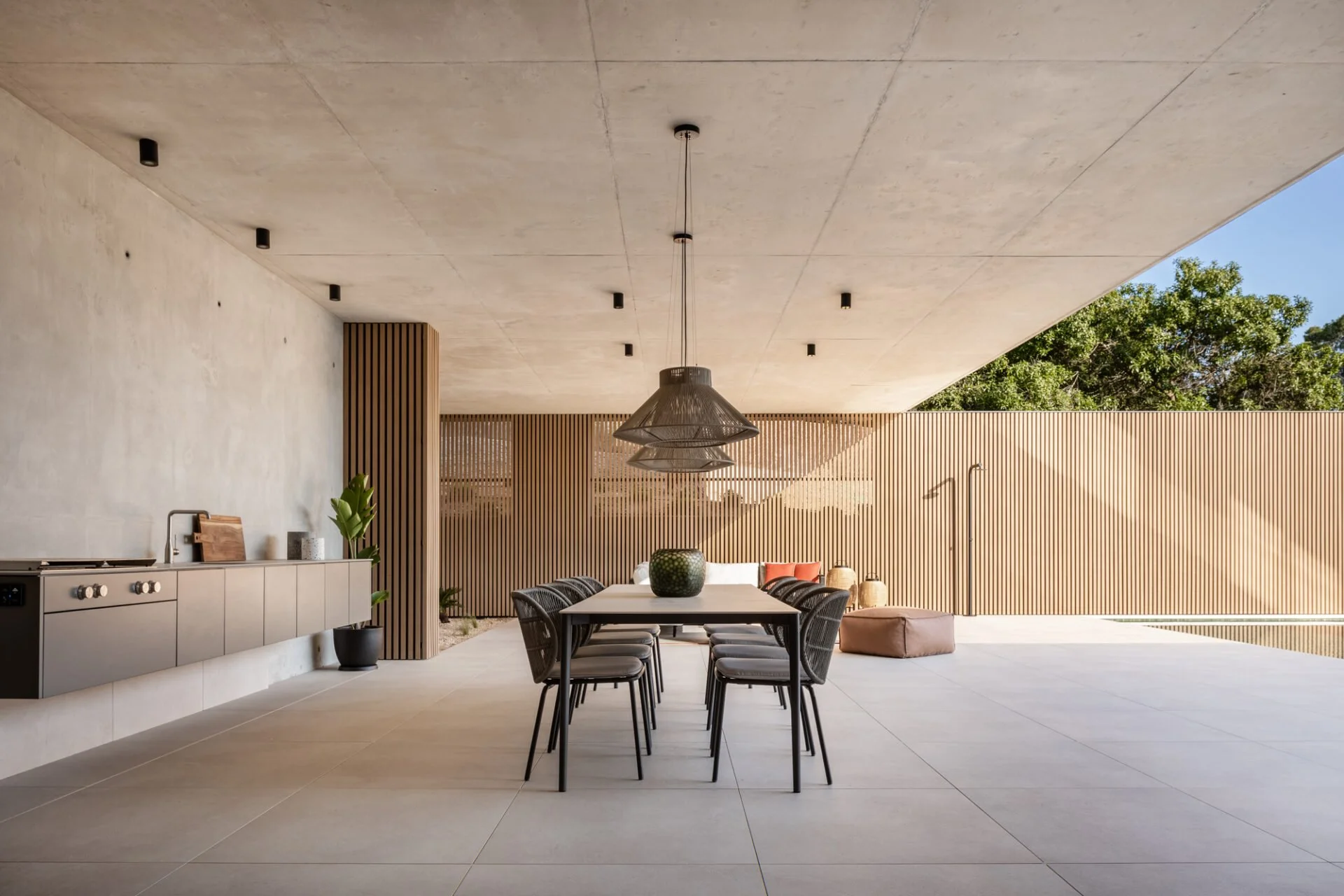 Terrasse Esstisch 2.jpg