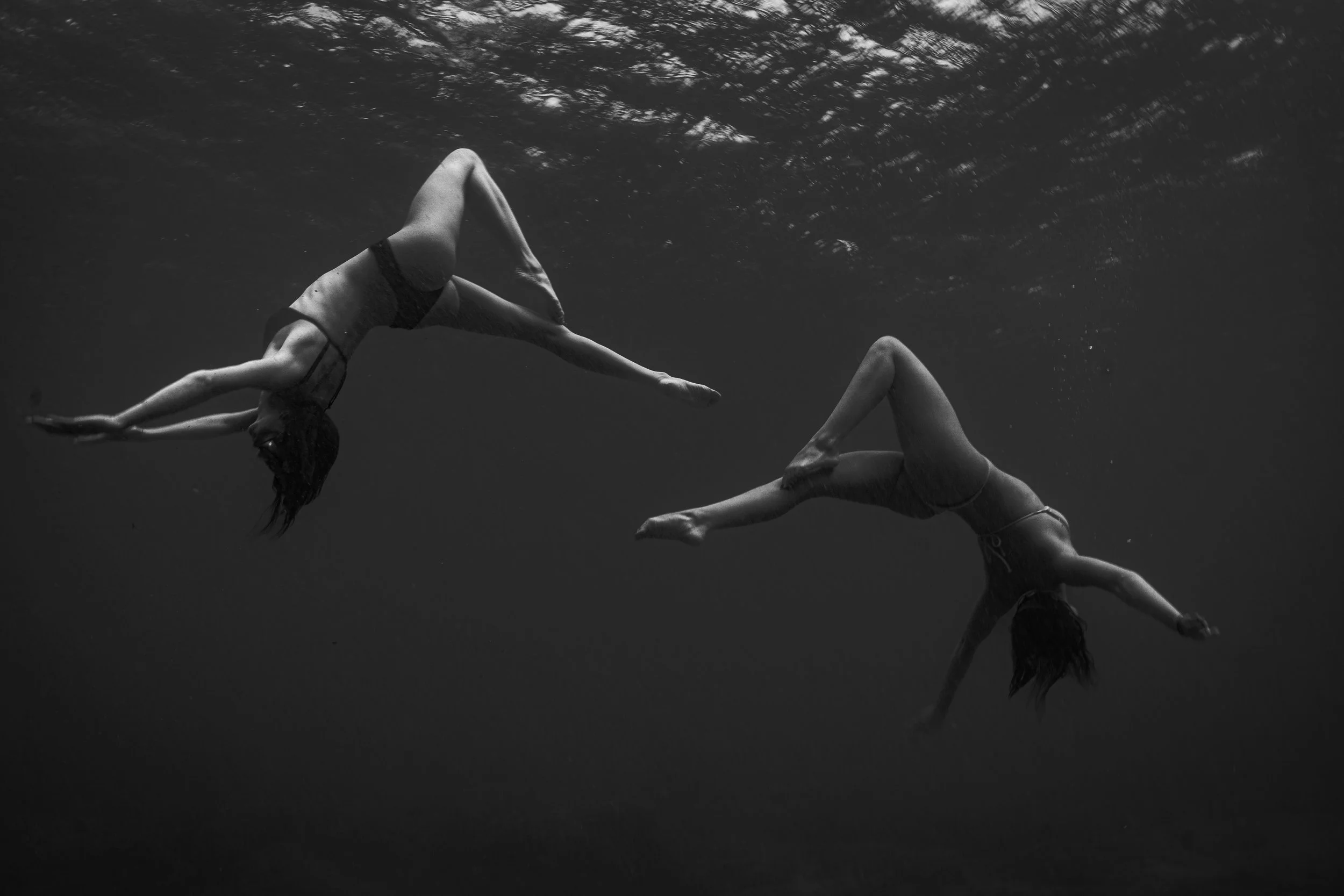 Fine art underwater portrait in Maui — celebrating raw beauty and liberation beneath the waves.