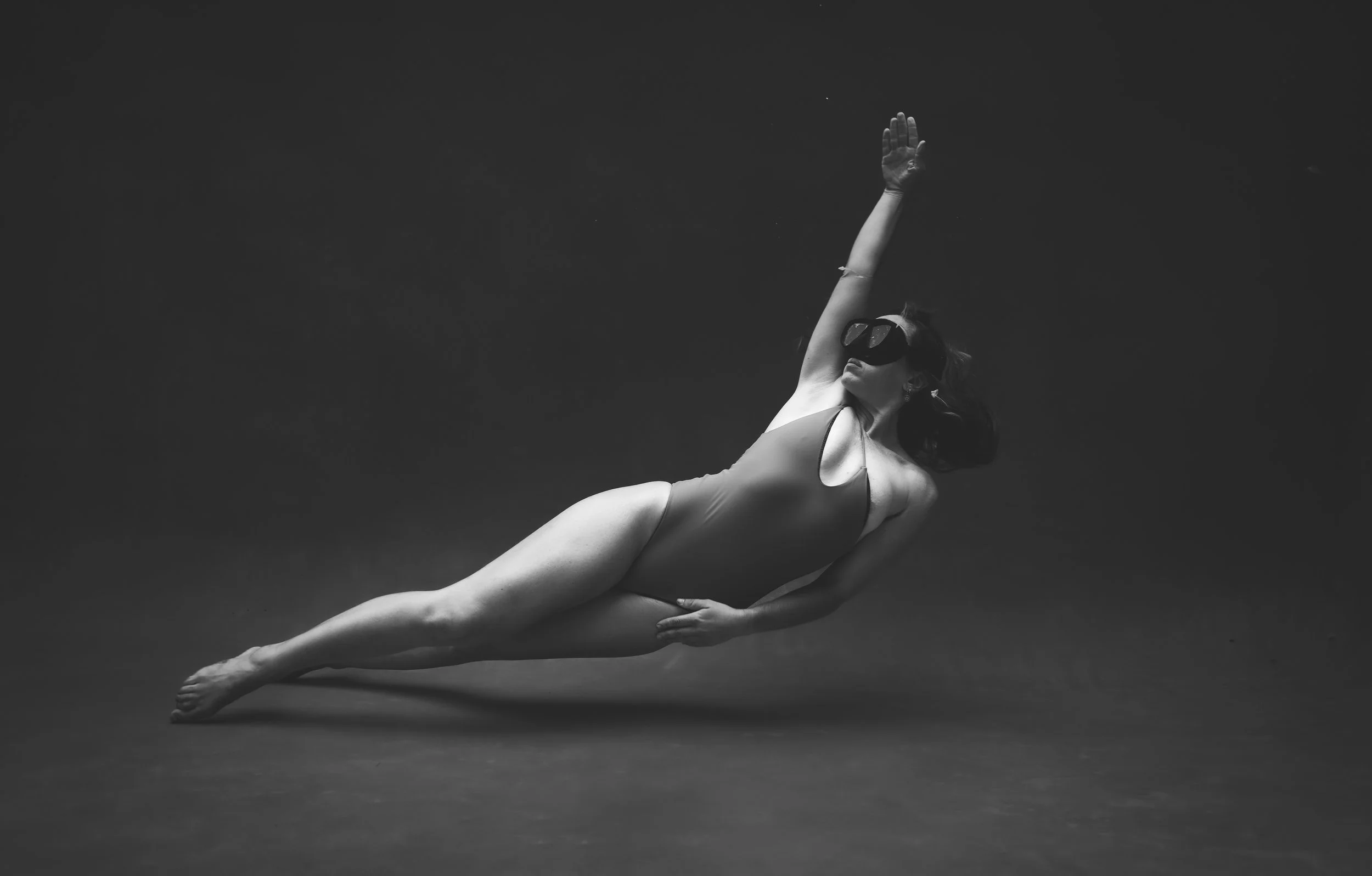 
Fine art underwater portrait in Maui — an immersion of self-acceptance and freedom.

