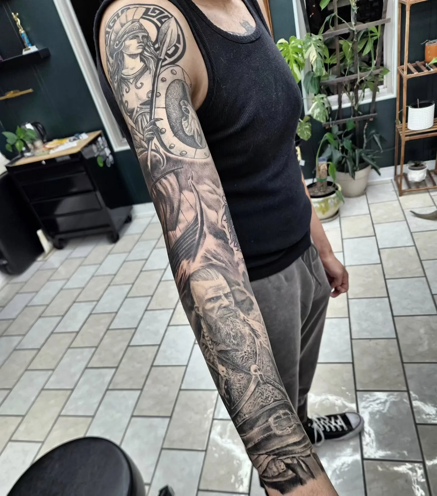 Finished up this warrior sleeve. Not gonna lie, I was pretty tired in the end, and got the worst pics. Either way, this give you an idea.