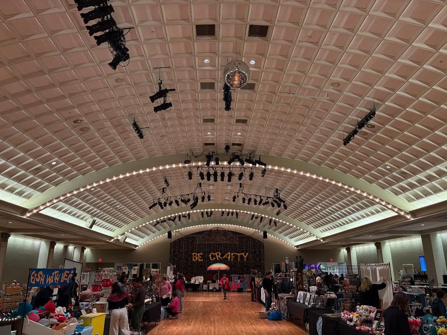 Thanks @craftysupermkt for a great show!  And thanks Cincinnati for showing up to support local artists🫶🏻