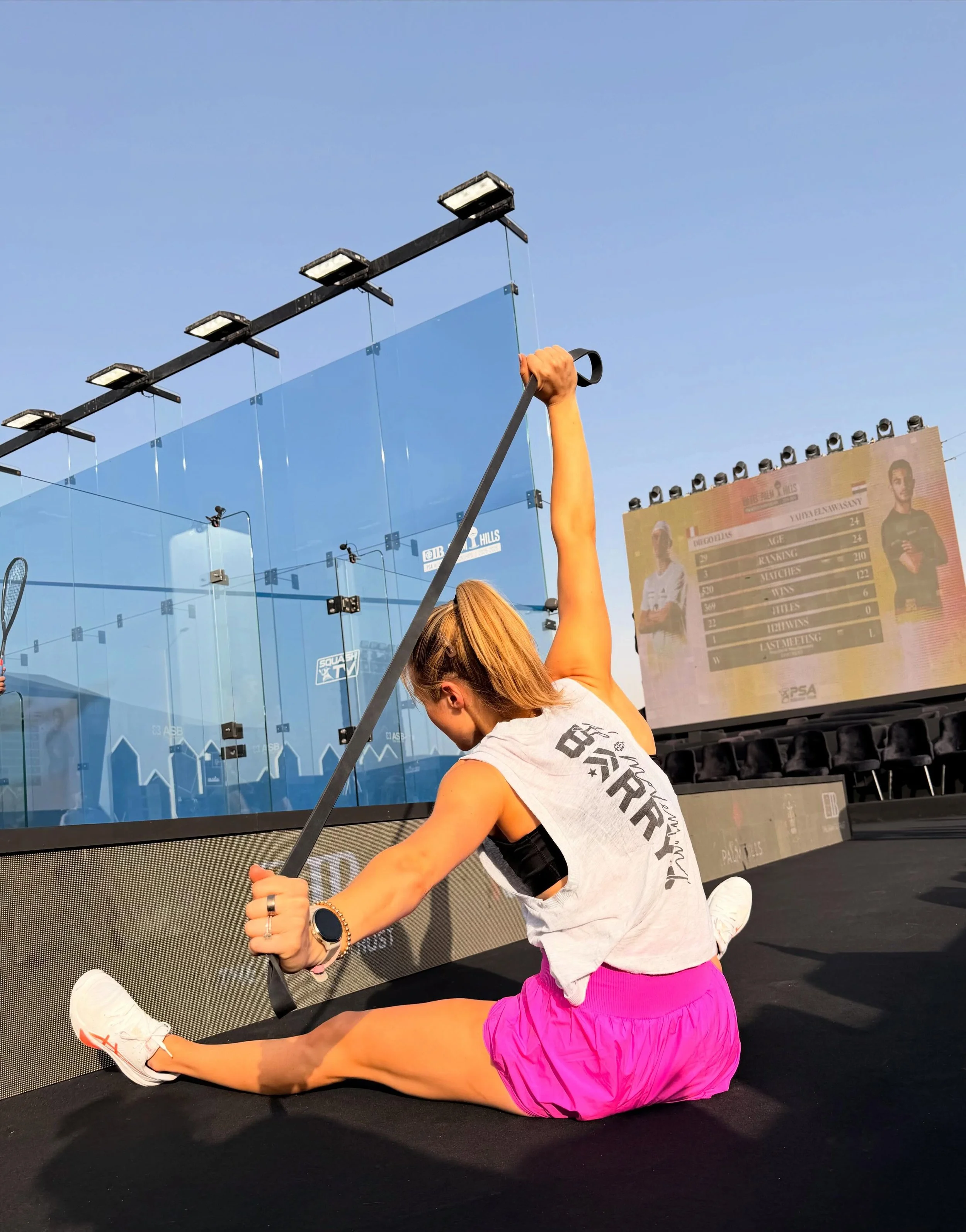 On rest days we wear (🍬) pink @fpmovement 

📍World Championships: Can&rsquo;t wait to be back on this court tomorrow night to play for a spot in the quarterfinals❤️&zwj;🔥 Tune in on @squash.tv , Tuesday at 2pm EST to watch live !