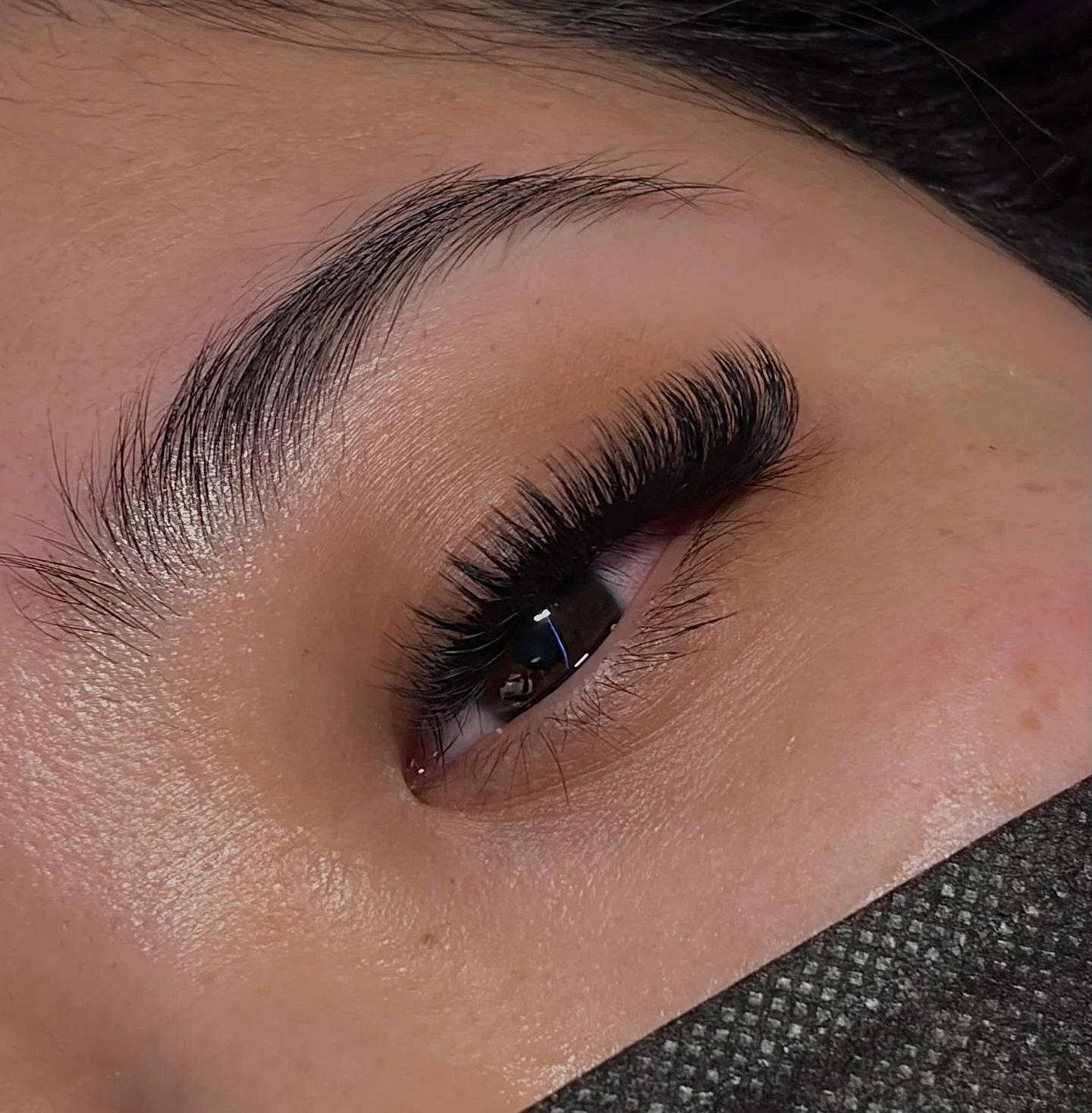 Serving bold volume with a side of sexy cat-eye 🐱
.
.
#LashExtensions #EyelashExtensions #VolumeLashes #ClassicLashes #HybridLashes #MegaVolumeLashes #CatEyeLashes #LashTransformation #LashGoals #lashes #lash #LashAddict #chicago #chicagolashtech #c