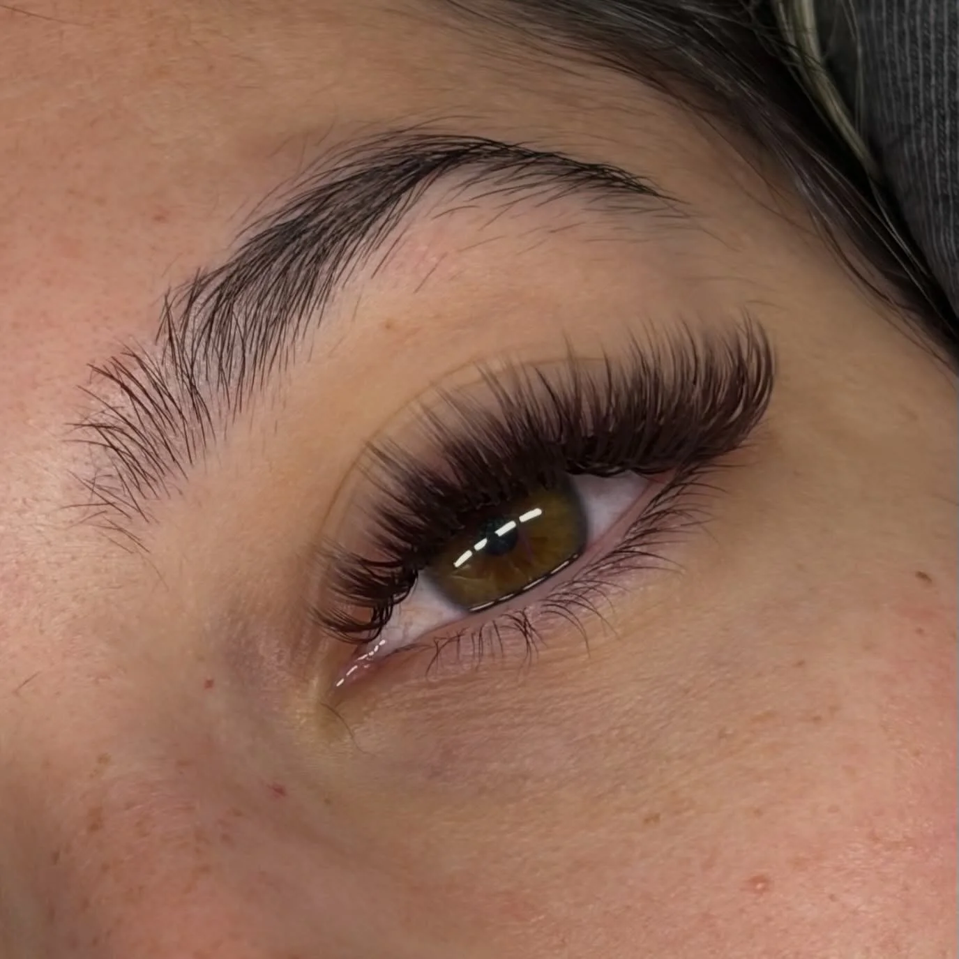 🤎 Dark Brown Full Wet Set 🤎
&bull;
&bull;
#lashes #eyelashextensions #beauty #chicago #lashtech