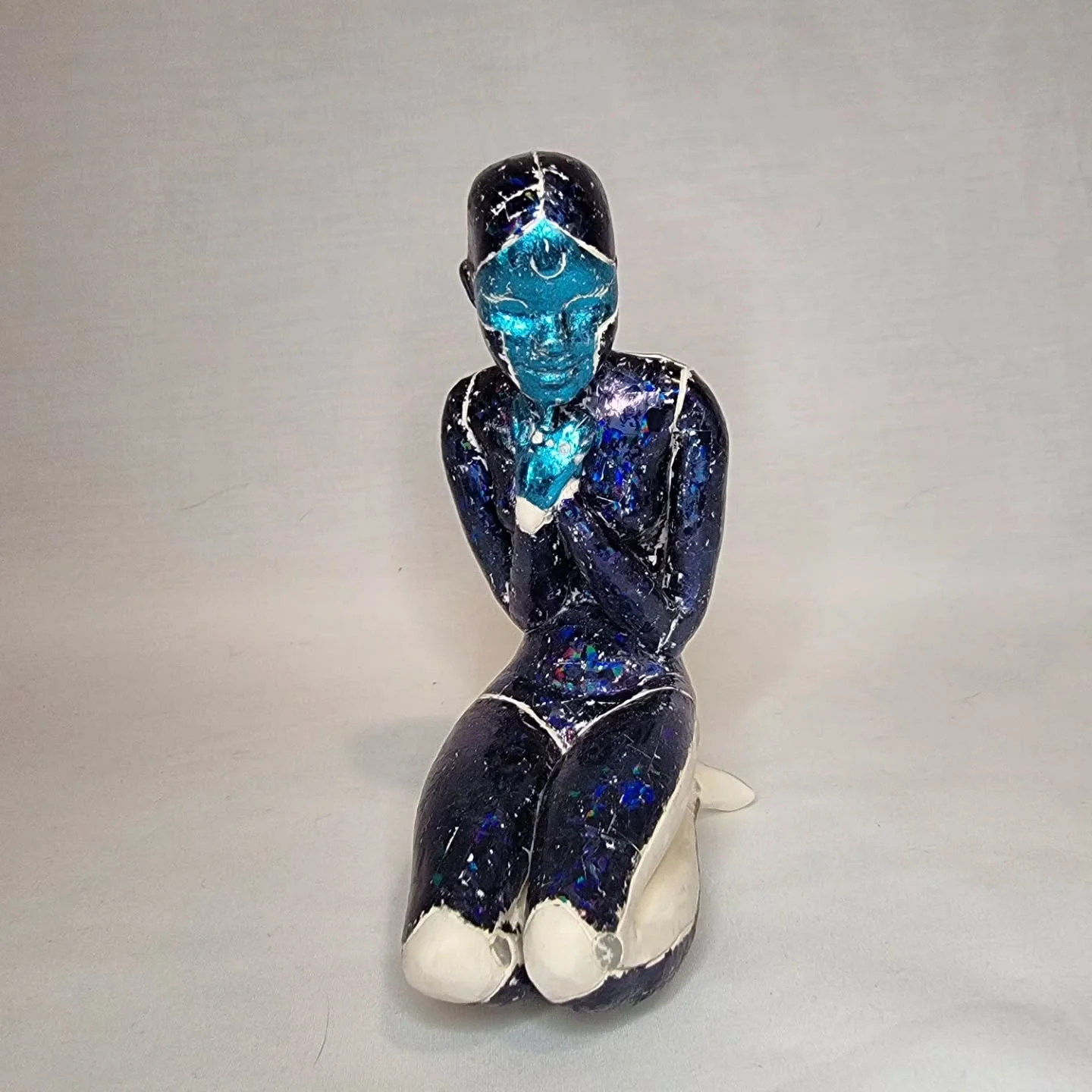 My lil machine girl 👾
Made this from ceramic and holographic foil (it surprisingly took longer foiling the body than making the figure ! ⋆ . (╥﹏╥) ⋆.˚ ☾ .⭒˚