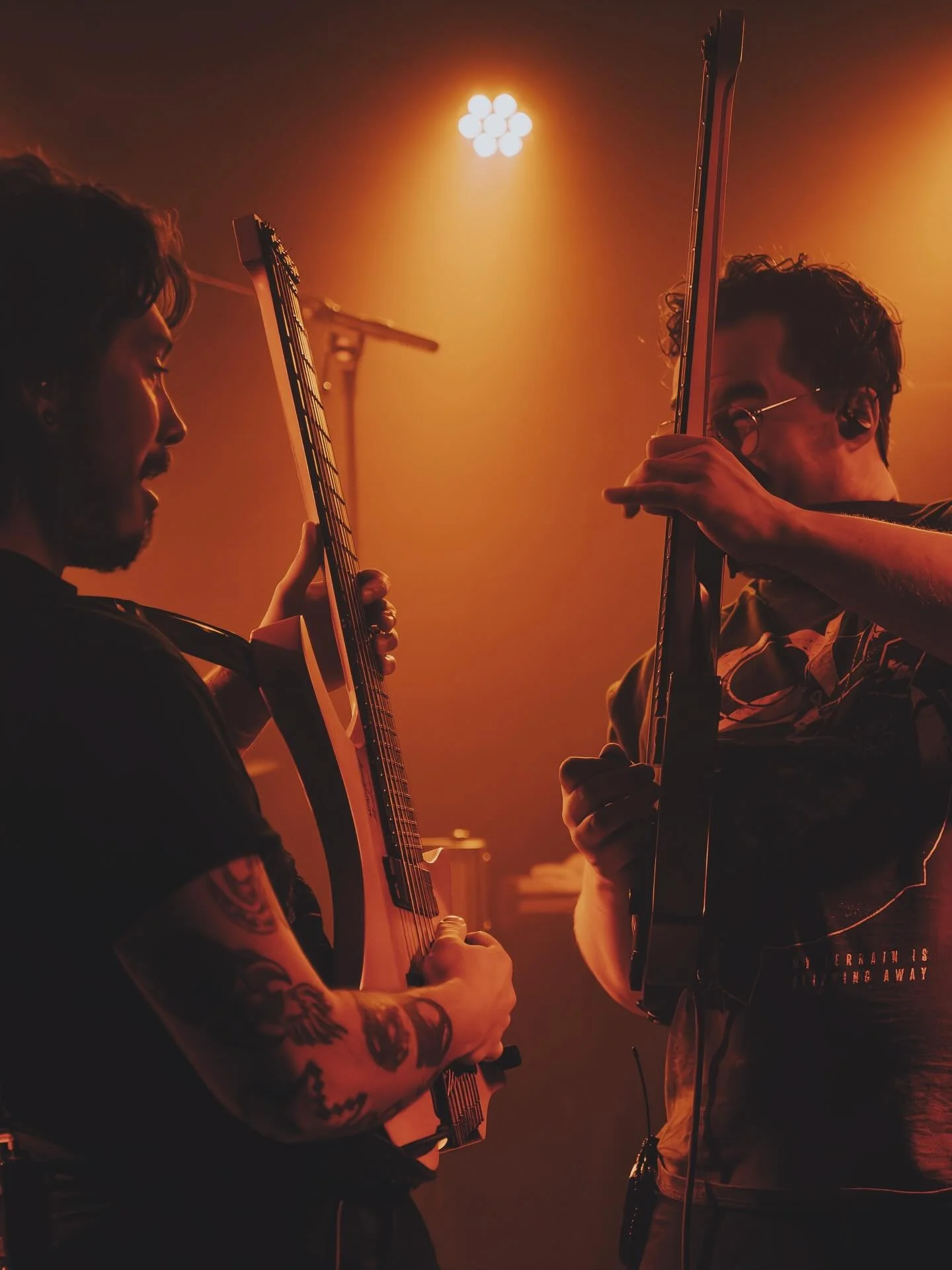 🌘 A few cool shots from our show in Copenhagen, Denmark, at the Underwerket on October 9th, with @nospun_official, @soulsplitter.prog, and @beliefcontrolband! The venue was packed! 🥵

📸 Simona Hansen (@simona_snaps)