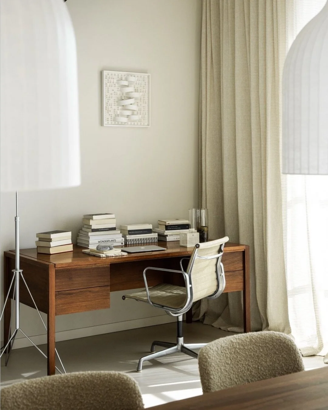 Prostori sodobnosti: kateri arhitekturni makrotrendi usmerjajo na&scaron; način bivanja? 

Sodobna arhitektura kot preplet družbenih premikov, tehnolo&scaron;kega napredka, kulturnih vzorcev in značilnosti okolja spodbuja ustvarjanje estetsko jasnih,