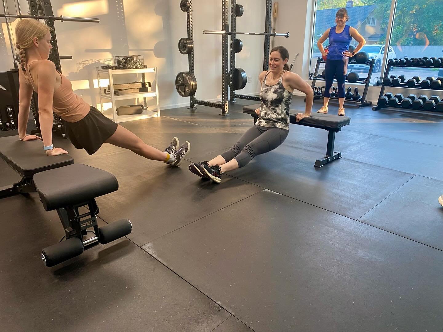 ✨Morning strength! Loving this mother-daughter team, squat progression, and bonus foam rolling instruction! 💪