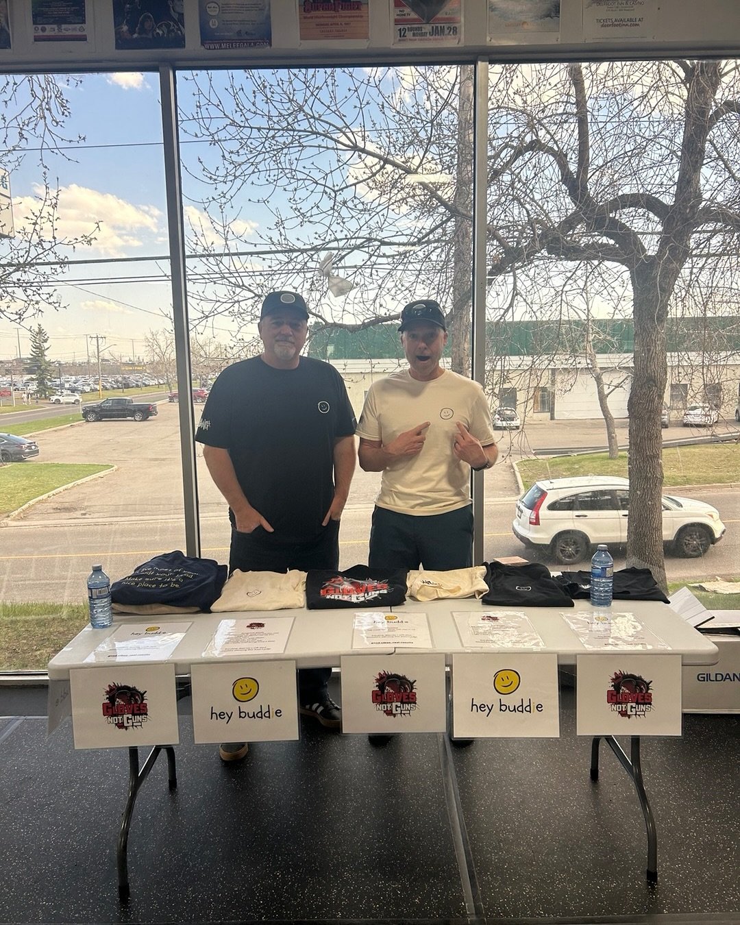 FIIIIIIGHT NIIIIGHT!!! Super stoked to see some of GNG’s boxers get in the ring tonight for the first amateur fight. There’s still time to help support this great cause. Buy a 50/50 ticket or apparel to support. Link in bio. #heybuddie #g