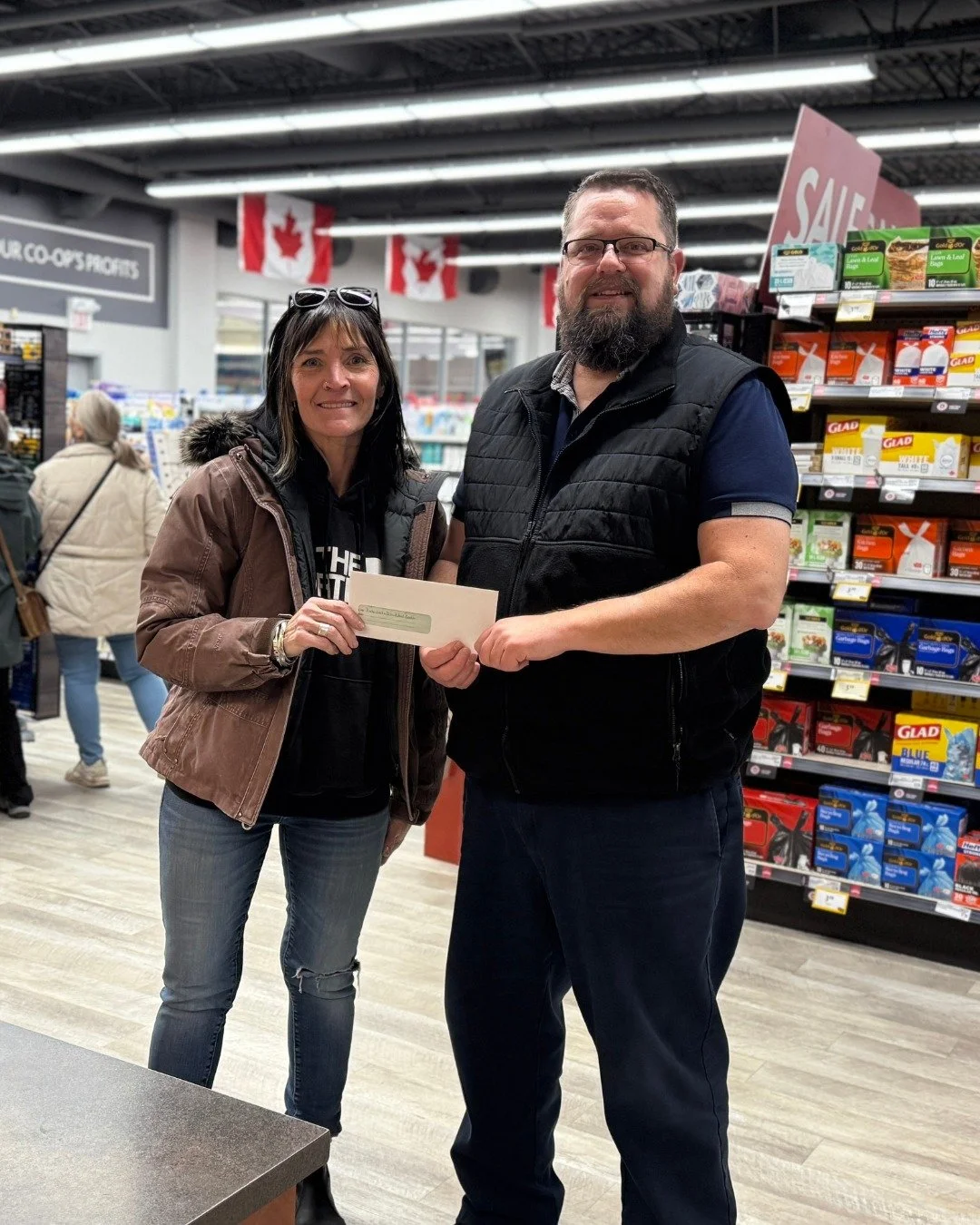 We are so thankful to our community partners 🤝

Over the holidays, @castlemountainresort raised $966 for the Pincher Creek Food Centre. An amazing donation, and thank you to Corey Galarneau for visiting the centre this week to drop off the cheque. 
